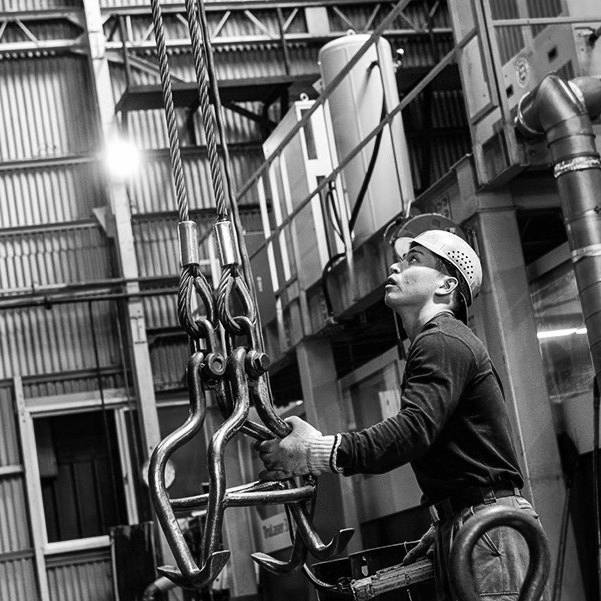 【大阪ゲンバ男子】
#町工場 #ゲンバ男子 #ゲンバ男子募集中 #ゲンバ男子1000人祭 #オトコマエ #イケメン #職人 #職人魂 #ものづくり #製造業 #bplatz #bplatzpress #ビープラッツ #factory #industrial #manufacturing #madeinjapan #japan #osaka #金属加工 #鉄工所 ※掲載写真は製造現場のイメージアップを狙いとして企画しており、実際の工程とは異なる場合があります。