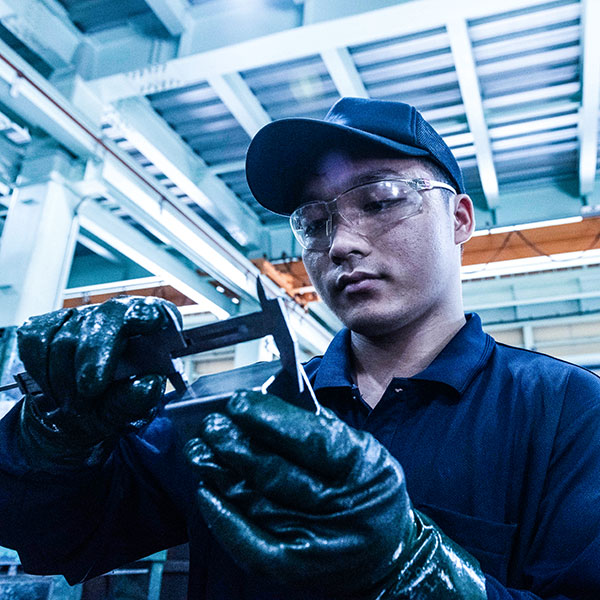 【大阪ゲンバ男子】
#町工場 #ゲンバ男子 #ゲンバ男子募集中 #ゲンバ男子1000人祭 #オトコマエ #イケメン #職人 #職人魂 #ものづくり #製造業 #bplatz #bplatzpress #ビープラッツ #factory #industrial #manufacturing #madeinjapan #japan #osaka #金属加工 #鉄工所 ※掲載写真は製造現場のイメージアップを狙いとして企画しており、実際の工程とは異なる場合があります。