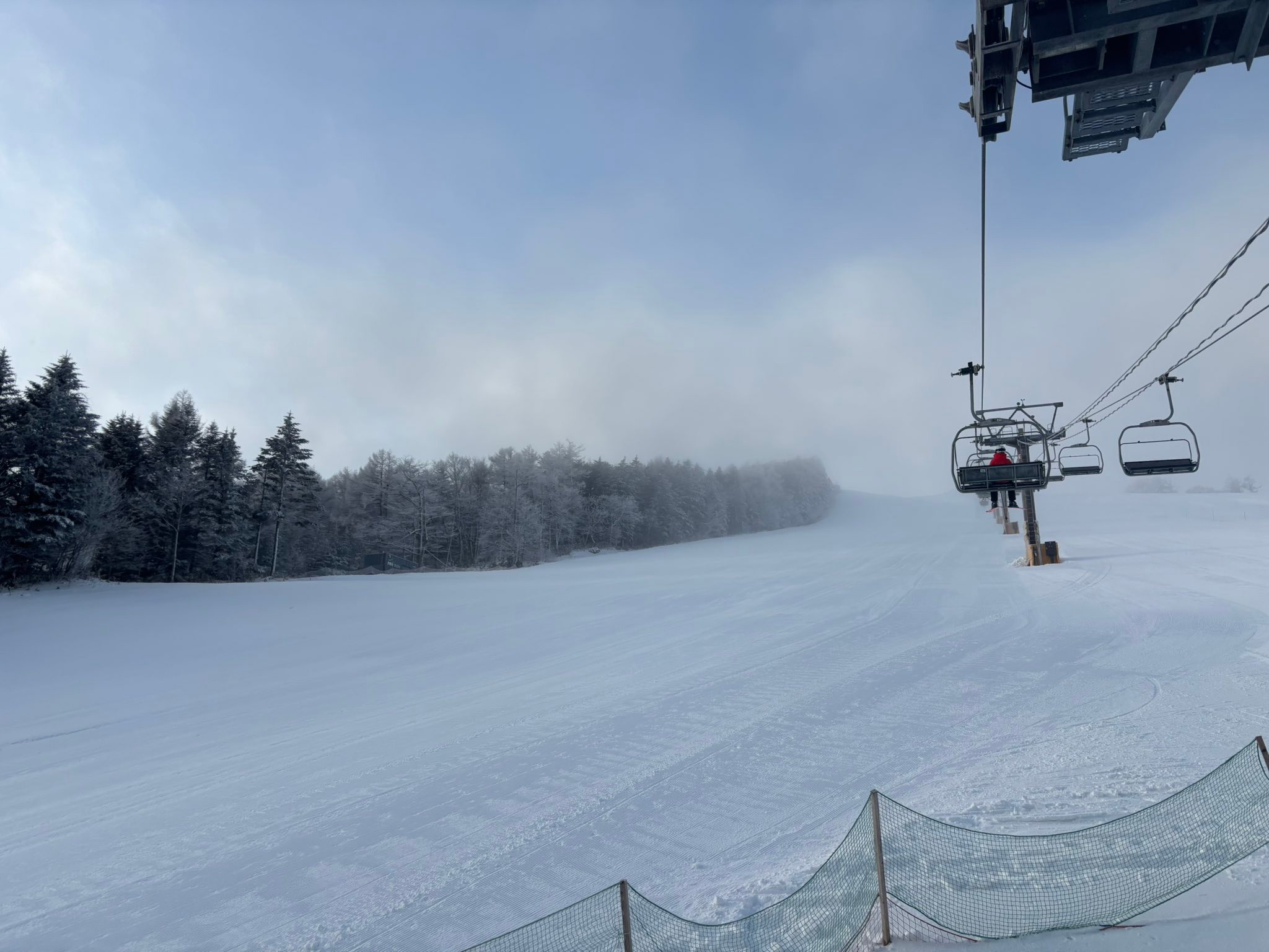 朝活⑤
思ったほど積もりませんでした💦
雪よふれ~🤩
今日は、ゲレンデ広くなって混雑も少なかったです✌️
明日は日曜日𝐒𝐮𝐧𝐝𝐚𝐲
ということは朝活あり!!
頑張る💪
今日からロシニオールSLも登場\( ´・ω・`)┐しゅたっ
#菅平高原スノーリゾート
#ハーレースキーリゾート
#朝活
#土日祝は8時より