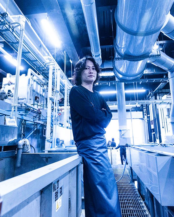 【大阪ゲンバ男子】
#写真集発売中 #町工場 #ゲンバ男子 #ゲンバ男子募集中 #bplatz #bplatzpress #ビープラッツ #ものづくり #製造業 #金属加工 #factory #manufacturing #industrial #madeinjapan #japan #osaka #アルマイト #アルミ #表面処理 ※掲載写真は製造現場のイメージアップを狙いとして企画しており、実際の工程とは異なる場合があります。