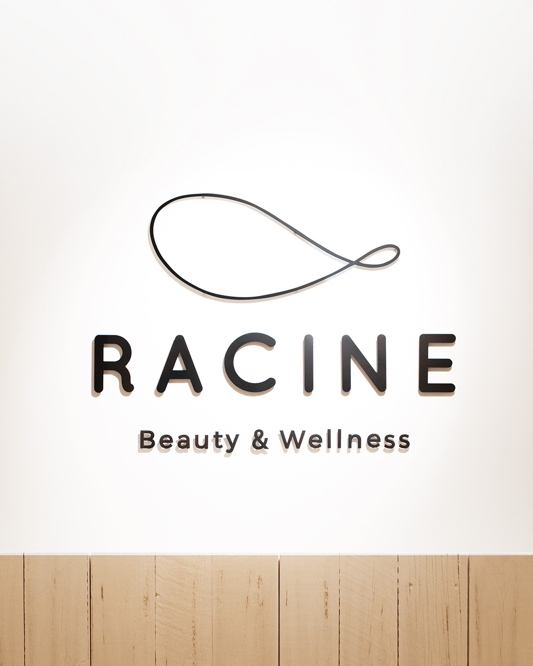 .
パーソナルジム「RACINE(ラシーヌ)」では、
お客様1人ひとりの目的や運動経験に合わせて、
「なりたい姿」をマンツーマンで最大限サポートいたします✨️ ▼RACINEが提供する《4つのサポート》
1️⃣有酸素運動
バイクやローワーマシンを使った軽い有酸素運動で、引き締まった身体づくりを目指しましょう🔥 2️⃣無酸素運動
お客様それぞれのトレーニング経験や筋肉量に合わせて、無理のない最適なメニューをご提案します! 3️⃣おうちトレーニング
お家で手軽にできる、一人ひとりに合わせたセルフトレーニングの方法を分かりやすくレクチャーします📝 4️⃣「InBody」で身体を徹底分析
筋肉量や体脂肪率を測定し、科学的根拠に基づいてあなただけのメニューを組み立てます📊 「あなただけのオーダーメイドメニュー」で、理想の身体を手に入れませんか?🏋️✨️ ________________________ RACINE|パーソナルトレーニングジム京都・四条烏丸
@racine_beautywellness 一人ひとりに寄り添いサポート
だから続けられる ┏・・・・・・・・・・・・・・・・・・・・・┓
🎉無料体験トレーニング実施中🎉
プロフィールのURLからお問い合せください!
┗・・・・・・・・・・・・・・・・・・・・・┛
________________________ #racine京都 #京都パーソナルジムRACINE #四条烏丸