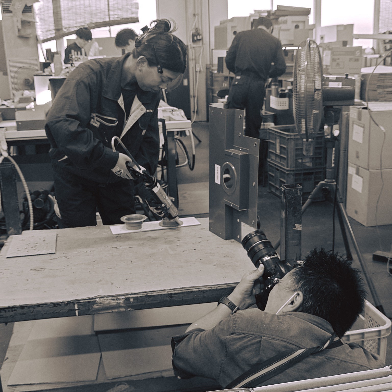 【大阪ゲンバ男子】
#写真集発売中 #町工場 #ゲンバ女子 #ゲンバ女子募集中 #bplatz #bplatzpress #ビープラッツ #ものづくり #製造業 #金属加工 #factory #manufacturing #industrial #madeinjapan #japan #osaka #樹脂 #撮影中 ※掲載写真は製造現場のイメージアップを狙いとして企画しており、実際の工程とは異なる場合があります。