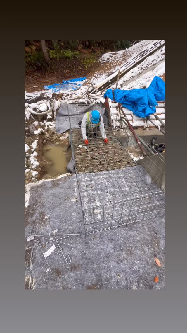 現場レポ🏗 ため池廃止工事👷♂️
ハイパーマットKM型
設置しました✩.*˚
#柴田建設 #村山市 #土木工事業 #型枠大工 #型枠工事業 #ため池廃止工事 #ハイパーマット