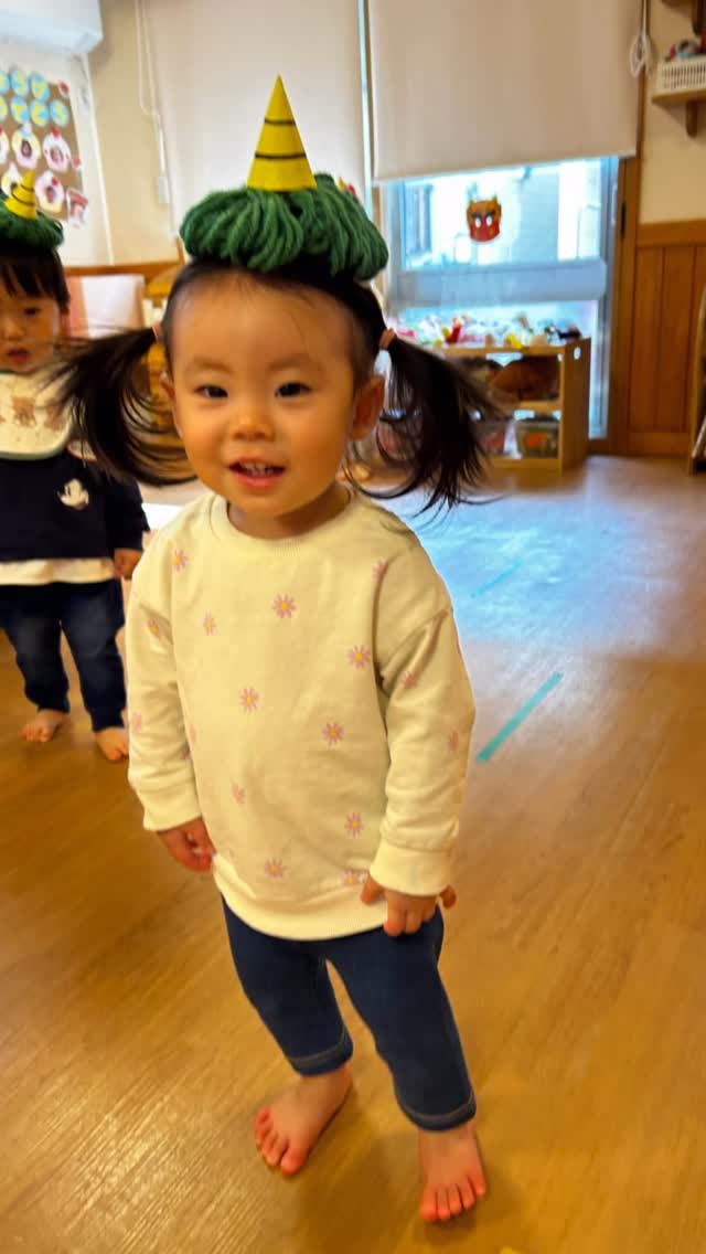 たんぽぽさん2.3月のふりかえり。
2月は節分や給食参加があり保護者の方も一緒にのびのび活動を楽しんだり、普段の様子を見ていただくことが出来ました。
3月はお別れ会
みんなが大好きなおべんとうバスをテーマに表現あそびをお友だちと楽しみました♫
制作ももちろんおべんとうバス🚌
お別れ会ではお家の方たちの前でおべんとうバスの表現あそびを披露!
少し緊張しながらも堂々とした姿に成長を感じました。
4月からは新しい生活がスタートです!
#同朋福祉会
#小規模保育園
#たんぽぽ
#灘区
#子育て
一時保育
施設見学随時受付中
