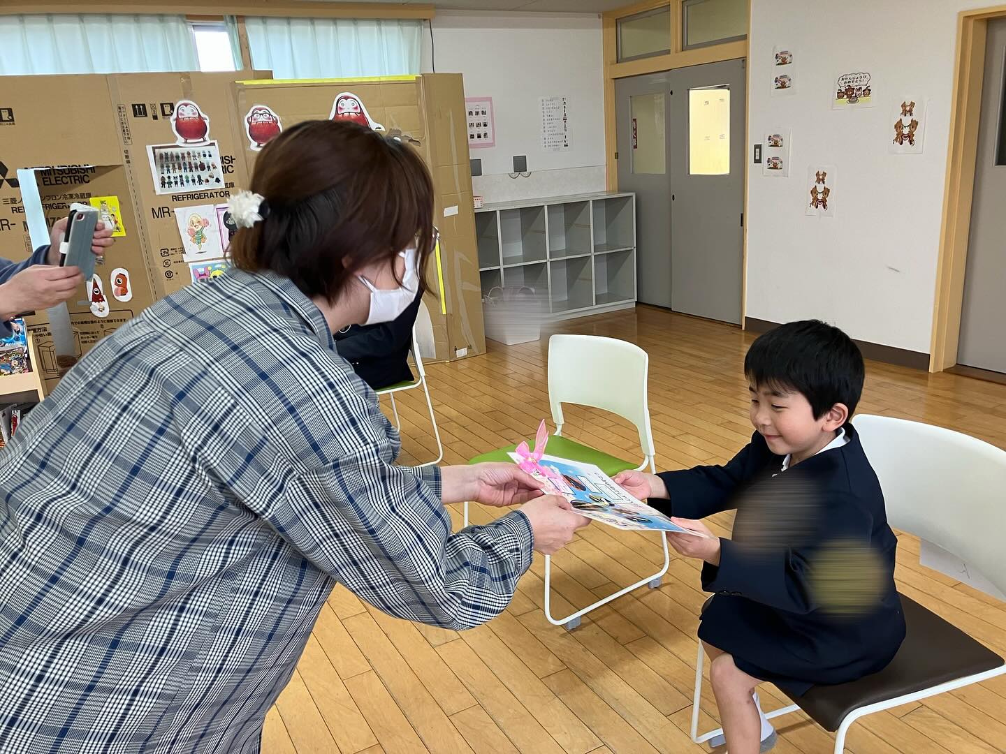 4月生まれのお友達の誕生会をしました🎶
自分の名前と好きな食べ物をみんなの前で発表することができましたよ☺️ケーキも美味しそうに食べておいでました🎂
#aijyu松沢
#AIJYU松沢
#放課後等デイサービス
#児童発達支援
#富山県
#小矢部市
#放デイ
#発達障害
#自閉スペクトラム
#ADHD