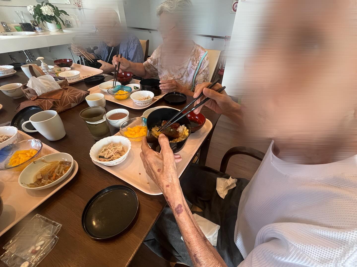 今日は土用の丑の日‼️
鰻を用意したいところですが、予算の都合により鰻風蒲焼
#サ高住 #サービス付き高齢者向け住宅 #ふくろうの郷 #食事