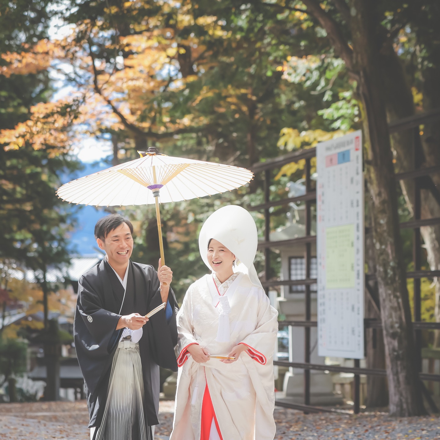 日本最古にして全国に約1万以上の社を持つ諏訪神社の総本社『諏訪大社』。神前で誓う 人生で忘れることのない思い出の時間、大切な人と共に感動と笑顔溢れる最高のひとときをお過ごし下さい。
諏訪結びでは「衣装」「美容」「写真」をご提供し、お客様のご要望に合わせた諏訪地域の老舗旅館やこだわりのお食事処・披露宴会場をご提案しています。
ご予約・お問い合わせは随時受け付けております。下記のお電話番号、もしくはプロフィール欄より公式サイトへどうぞ!
お電話📞
0266-22-3121
山田写真館公式サイト🛜
https://yamadastudio-photo.com
山田写真館のアカウントはこちら👇
@yamadaphotostudio
松本結びのアカウントはこちら👇
@matsumotomusubi
#諏訪大社#諏訪大社結婚式#諏訪#岡谷#茅野#諏訪大社下社秋宮#神前結婚式#諏訪結び#松本結び#神前式#神社#神社好きな人と繋がりたい#日本の伝統#和装結婚式#綿帽子#角隠し#諏訪結婚式#和装#諏訪和装#岡谷和装#長野結婚式#しあわせ信州#山田写真館#yamadaphotostudio#花嫁#白無垢 #ロケーションフォト
