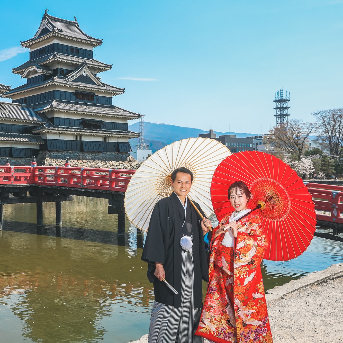 長野県松本市の中心に佇む国宝松本城のフォトウェディングをプロデュースしております🏯
衣装・ヘアメイクから写真撮影がセットになったお得なプランご用意。フォトウェディングや前撮りなど、最高の写真になるように私たちがお手伝いします✨
ご予約・お問い合わせは下記のお電話番号、もしくはプロフィール欄より公式サイトへどうぞ!
お電話📞
0266-22-3121
山田写真館公式サイト🛜
https://yamadastudio-photo.com
山田写真館のアカウントはこちら👇
@yamadaphotostudio
諏訪結びのアカウントはこちら👇
@suwamusubi
#フォトウエディング#weddingphotography#松本城 #和装フォト#matsumoto #松本結び#写真好きの人と繋がりたい#Photo #岡谷 #塩尻 #岡谷写真館 #長野 #松本ブライダル#松本和装前撮り#フォトスタジオ#色打掛 #袴 #ロケーションフォト#記念 #記念撮影 #信州 #しあわせ信州 #yamadaphotostudio #山田写真館
