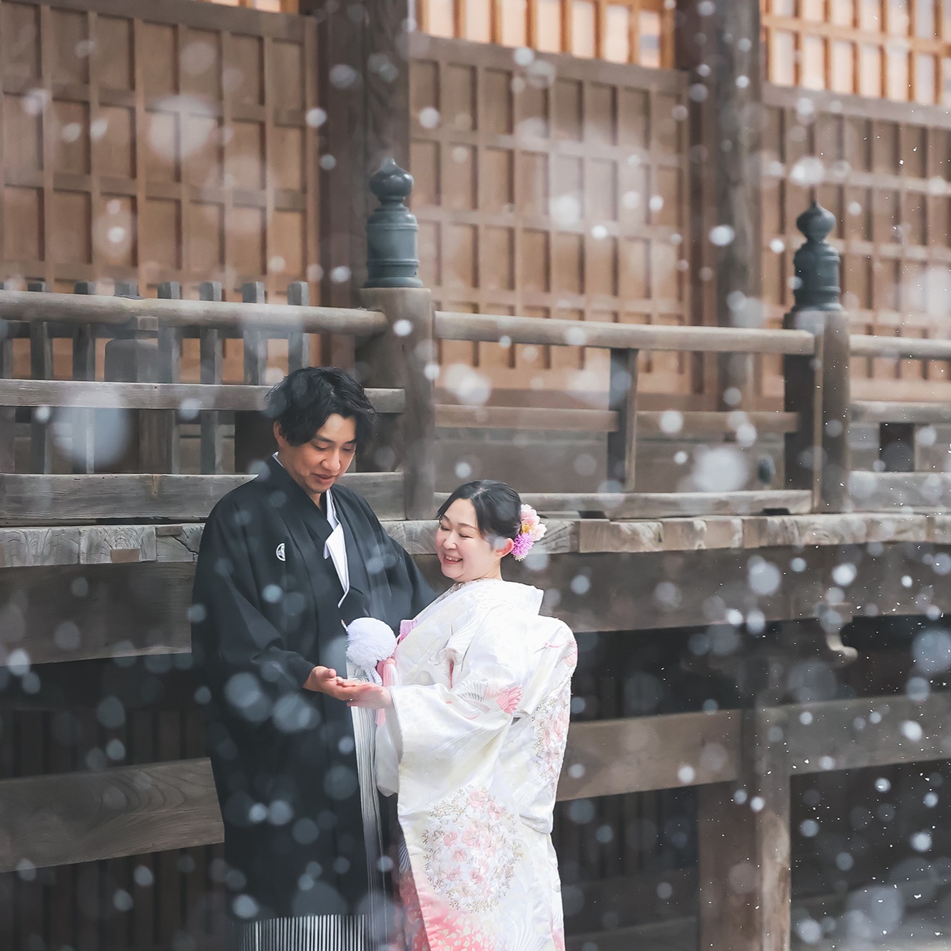 日本最古にして全国に約1万以上の社を持つ諏訪神社の総本社『諏訪大社』。神前で誓う 人生で忘れることのない思い出の時間、大切な人と共に感動と笑顔溢れる最高のひとときをお過ごし下さい。
諏訪結びでは「衣装」「美容」「写真」をご提供し、お客様のご要望に合わせた諏訪地域の老舗旅館やこだわりのお食事処・披露宴会場をご提案しています。
ご予約・お問い合わせは随時受け付けております。下記のお電話番号、もしくはプロフィール欄より公式サイトへどうぞ!
お電話📞
0266-22-3121
山田写真館公式サイト🛜
https://yamadastudio-photo.com
山田写真館のアカウントはこちら👇
@yamadaphotostudio
松本結びのアカウントはこちら👇
@matsumotomusubi
#諏訪大社#諏訪大社結婚式#諏訪#岡谷#茅野#諏訪大社下社秋宮#神前結婚式#諏訪結び#松本結び#神前式#神社#神社好きな人と繋がりたい#日本の伝統#和装結婚式#綿帽子#角隠し#諏訪結婚式#和装#諏訪和装#岡谷和装#長野結婚式#しあわせ信州#山田写真館#yamadaphotostudio#花嫁#白無垢 #ロケーションフォト
