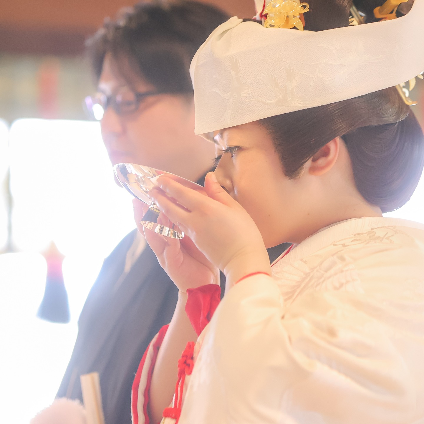 日本最古にして全国に約1万以上の社を持つ諏訪神社の総本社『諏訪大社』。神前で誓う 人生で忘れることのない思い出の時間、大切な人と共に感動と笑顔溢れる最高のひとときをお過ごし下さい。
諏訪結びでは「衣装」「美容」「写真」をご提供し、お客様のご要望に合わせた諏訪地域の老舗旅館やこだわりのお食事処・披露宴会場をご提案しています。
ご予約・お問い合わせは随時受け付けております。下記のお電話番号、もしくはプロフィール欄より公式サイトへどうぞ!
お電話📞
0266-22-3121
山田写真館公式サイト🛜
https://yamadastudio-photo.com
山田写真館のアカウントはこちら👇
@yamadaphotostudio
松本結びのアカウントはこちら👇
@matsumotomusubi
#諏訪大社#諏訪大社結婚式#諏訪#岡谷#茅野#諏訪大社下社秋宮#神前結婚式#諏訪結び#松本結び#神前式#神社#神社好きな人と繋がりたい#日本の伝統#和装結婚式#綿帽子#角隠し#諏訪結婚式#和装#諏訪和装#岡谷和装#長野結婚式#しあわせ信州#山田写真館#yamadaphotostudio#花嫁#白無垢 #ロケーションフォト