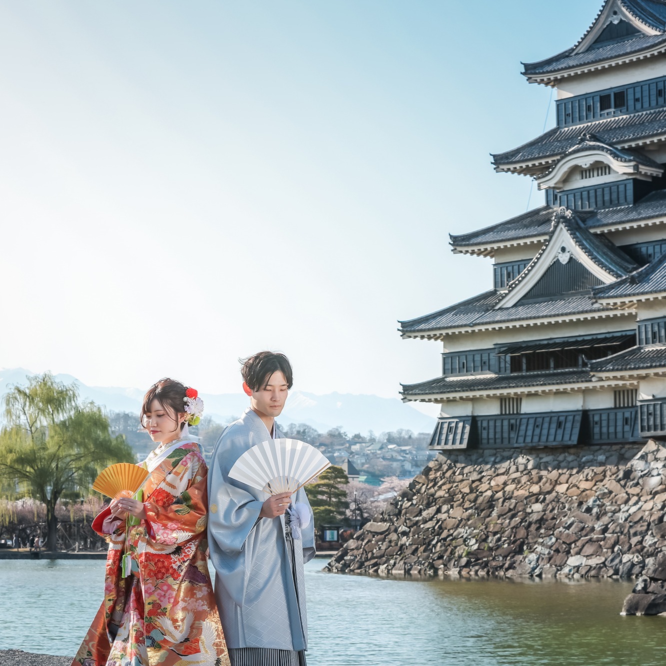長野県松本市の中心に佇む国宝松本城のフォトウェディングをプロデュースしております🏯
衣装・ヘアメイクから写真撮影がセットになったお得なプランご用意。フォトウェディングや前撮りなど、最高の写真になるように私たちがお手伝いします✨
ご予約・お問い合わせは下記のお電話番号、もしくはプロフィール欄より公式サイトへどうぞ!
お電話📞
0266-22-3121
山田写真館公式サイト🛜
https://yamadastudio-photo.com
山田写真館のアカウントはこちら👇
@yamadaphotostudio
諏訪結びのアカウントはこちら👇
@suwamusubi
#フォトウエディング#weddingphotography#松本城 #和装フォト#matsumoto #松本結び#写真好きの人と繋がりたい#Photo #岡谷 #塩尻 #岡谷写真館 #長野 #松本ブライダル#松本和装前撮り#フォトスタジオ#色打掛 #袴 #ロケーションフォト#記念 #記念撮影 #信州 #しあわせ信州 #yamadaphotostudio #山田写真館