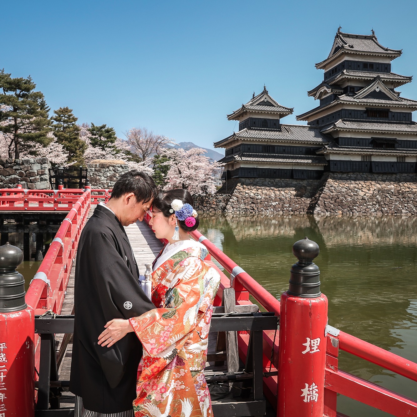 長野県松本市の中心に佇む国宝松本城のフォトウェディングをプロデュースしております🏯
衣装・ヘアメイクから写真撮影がセットになったお得なプランご用意。フォトウェディングや前撮りなど、最高の写真になるように私たちがお手伝いします✨
ご予約・お問い合わせは下記のお電話番号、もしくはプロフィール欄より公式サイトへどうぞ!
お電話📞
0266-22-3121
山田写真館公式サイト🛜
https://yamadastudio-photo.com
山田写真館のアカウントはこちら👇
@yamadaphotostudio
諏訪結びのアカウントはこちら👇
@suwamusubi
#フォトウエディング#weddingphotography#松本城 #和装フォト#matsumoto #松本結び#写真好きの人と繋がりたい#Photo #岡谷 #塩尻 #岡谷写真館 #長野 #松本ブライダル#松本和装前撮り#フォトスタジオ#色打掛 #袴 #ロケーションフォト#記念 #記念撮影 #信州 #しあわせ信州 #yamadaphotostudio #山田写真館