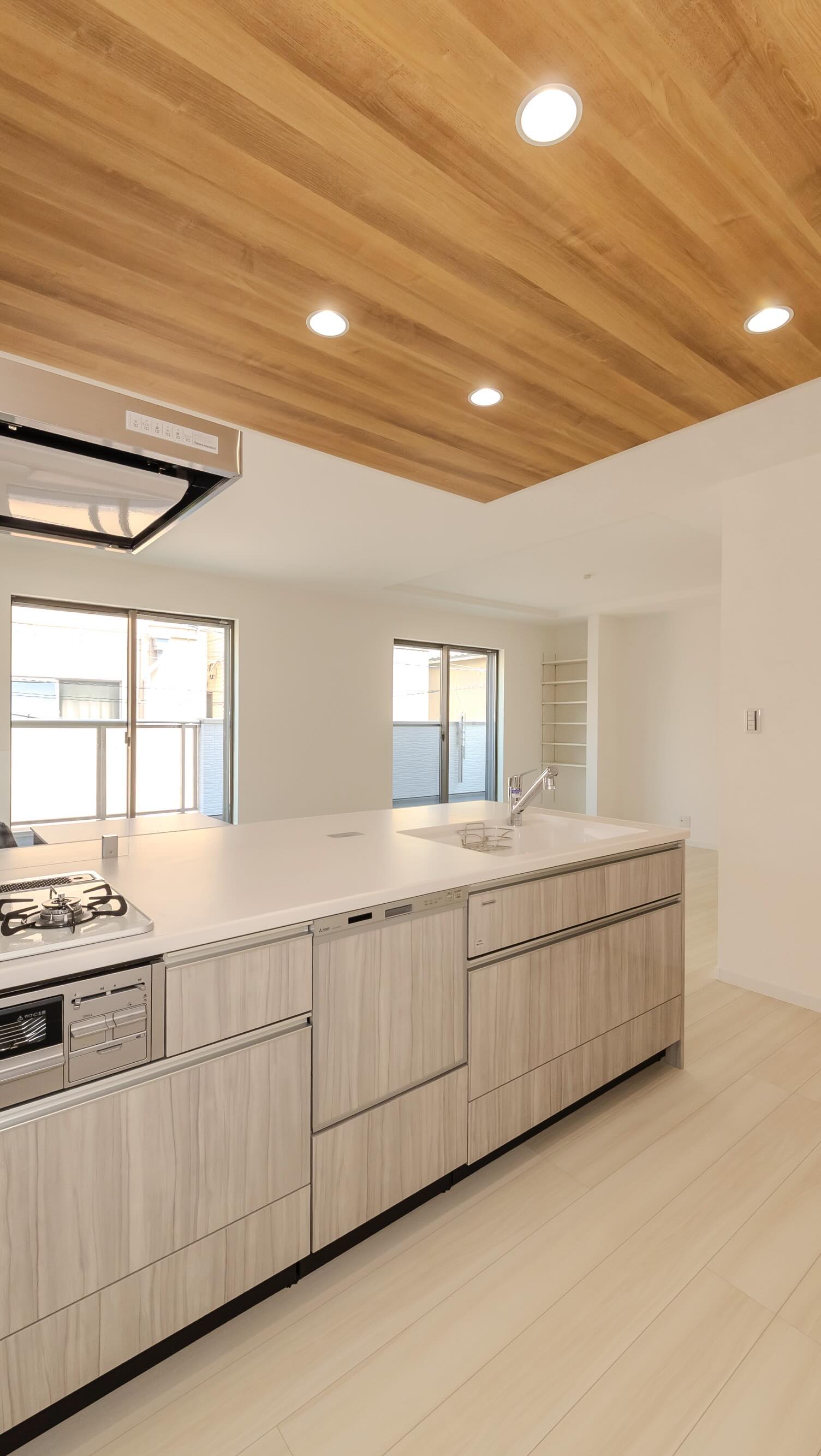 ▪️新築戸建☆施工事例のご紹介▪️kitchen◼︎
白を基調とした清潔感のあるシステムキッチンです。
フルフラットなワイドカウンターで作業スペースを確保!!
大容量の収納スペース!!
こまごましたキッチン用品もスッキリ片付きます♪
食器洗い乾燥機完備で家事の時短もバッチリですね✨
株式会社CHENE(シェンヌ)
◆不動産の『買取』『売買』『仲介』◆
◼︎新築一戸建て
◼︎建築条件付土地
◼︎中古戸建
◼︎中古マンション
◼︎売却依頼
◼︎用地仕入れ
#株式会社CHENE
#不動産
#不動産屋
#用地仕入れ
#買取強化