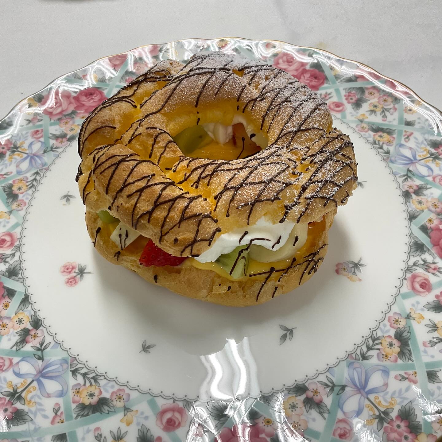 今日はシュークリームとエクレアとパリブレストです。✨🫶🏻
生地をつくるのが難しく苦戦しました。
先生のお菓子が色んな形で興味深かったです、家で作って復習したいです。👻
#製菓
#パリブレスト
#九州文化学園調理師専門学校
#シュークリーム
#エクレア