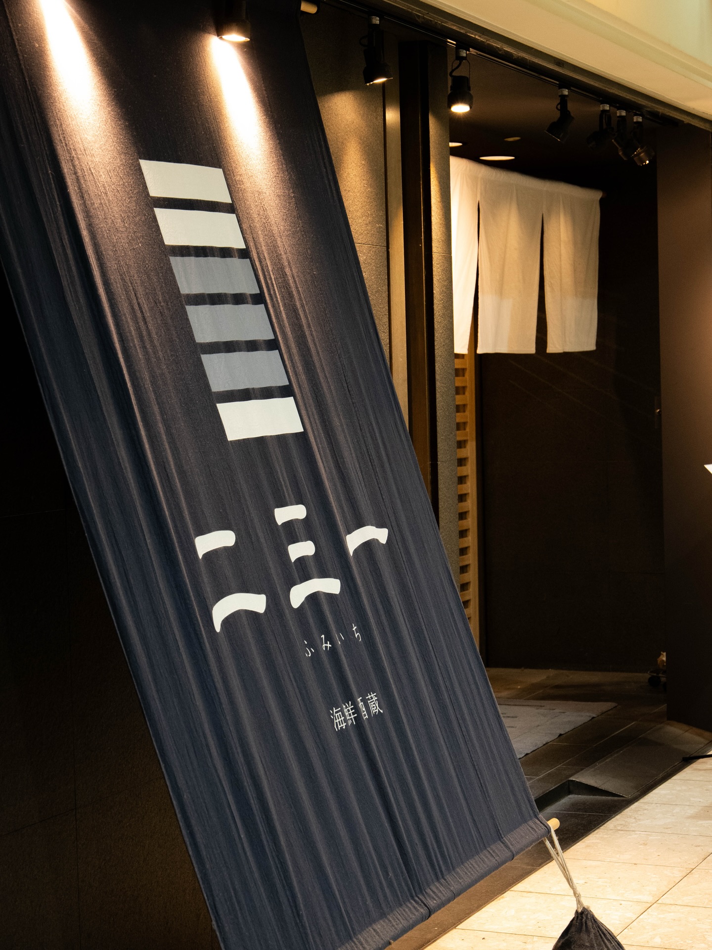 .
.
海鮮酒蔵 二三一
fumiichi231
〒060-0004 北海道札幌市中央区北4条西5アスティ45 B1
■TEL:011-221-0231
■営業時間
11:00~14:30(LO 14:00)
17:00~22:00(L.O 料理21:00/ドリンク 21:30)
※状況により営業時間やメニューの内容が変更になる場合がございます。
■定休日:日曜・祝日