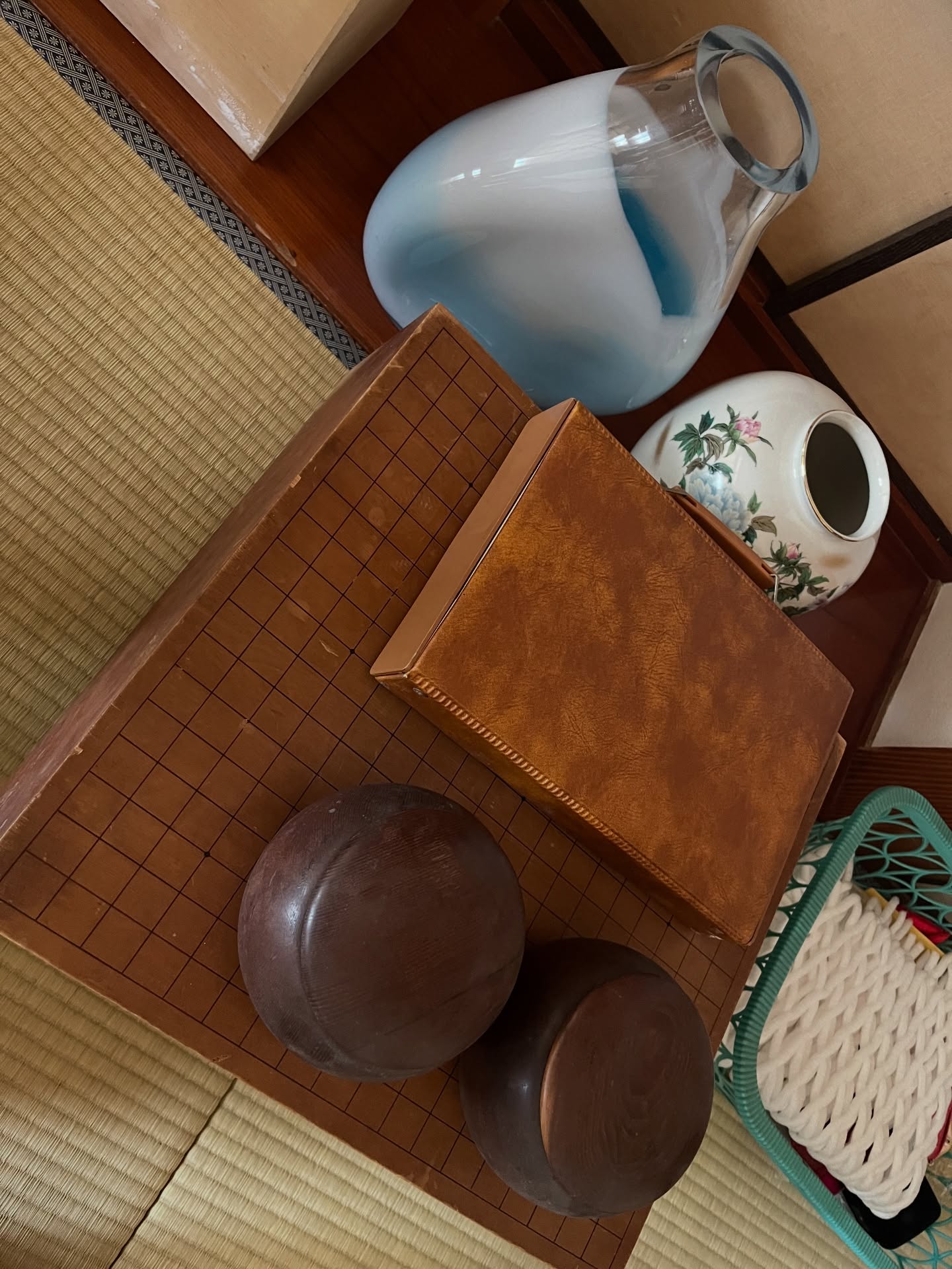 今回、土地の売主様であるお二方より、喫茶ロマンスでぜひ使って下さいというご厚意で様々なアイテムを頂きました!
ザ・ベンチャーズのサイン入りドラムの一部
とても年季の入った碁盤や花瓶など
本当に感謝感謝感謝です!
ありがとうございます😭
皆様の想いの詰まった物をロマンスで再度輝かせていきます!
ぜひ、開店しましたらご来店頂きたいです😌
本当にありがとうございます。
喫茶 ロマンスは昭和レトロの喫茶店となります。
現在、皆様のご自宅等に眠っている昭和アイテムを
ご提供頂ける方を募集しております!
皆様の懐かしき昭和アイテムをロマンスで再度輝かせてみませんか?😊
ご提供頂ける方はDMでご連絡下さい!
何卒宜しくお願いします。
喫茶 ロマンス☕️
株式会社リレイト
代表取締役 中野 翔太
#喫茶店#喫茶店巡り#昭和レトロ #昭和レトロ喫茶店
#熊本喫茶店#喫茶店好きな人と繋がりたい #喫茶ロマンス
#ロマンス