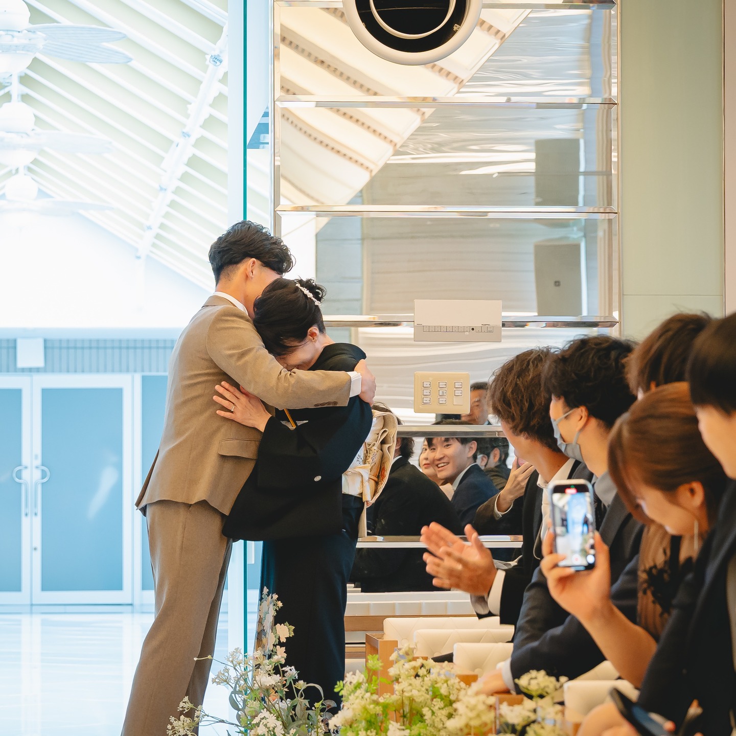 【2026年始のご挨拶】本年もよろしくお願い申し上げます
新年あけましておめでとうございます。
2026年という新しい年を迎え、私たちスタッフ一同、皆様の特別な一日を彩るお手伝いができることを心より光栄に感じております。
掛川グランドホテルでは、お二人の背景にあるストーリーを大切にし、形にとらわれない演出アイデアやプランニングをご提案しております。
2026年も、たくさんの「感動」と「笑顔」がこの場所から生まれるよう、心を込めてお手伝いさせていただきます。
お二人の理想を、ぜひ私たちにお聞かせください。本年も掛川グランドホテルをどうぞよろしくお願い申し上げます。
#掛川#掛川グランドホテル#結婚式#結婚式場#新年#新年の挨拶#静岡#静岡結婚式場