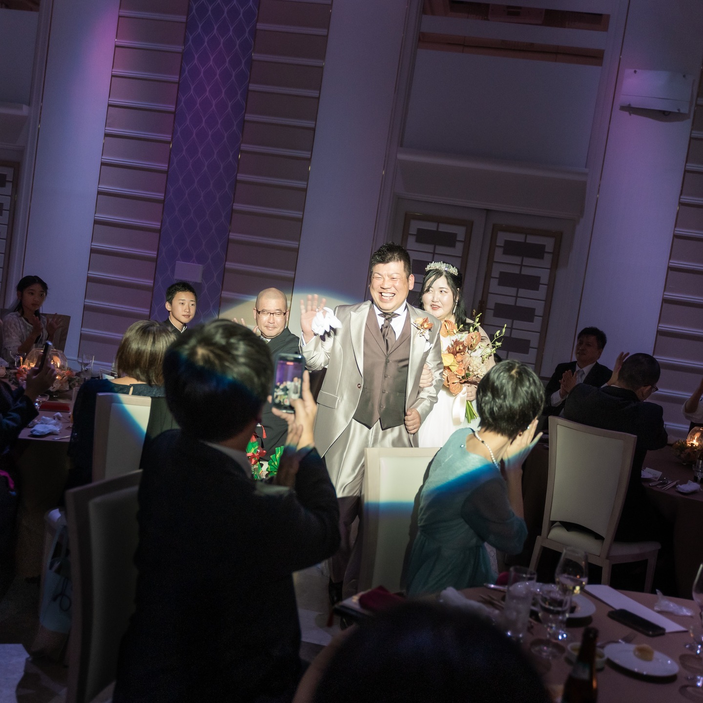 【掛川城 ウェディング】
『Energetic!』
「人のため」に努力を惜しまない
誰かのために、、その想いをエネルギーに変えることができる
太陽みたいなあたたかい優しさと力強さをもっていらっしゃるおふたり
そんなおふたりが結婚式で1番伝えたい想い
それはおおきなおおきな感謝の気持ちでした
ご自身の人生を振り返るととにかく沢山の方に支えてもらった人生だった
だから受け取る側にもきちんと伝わる感謝の気持ちを届けたいとお話してくださいました
そんな感謝の気持ちをおふたりらしくパワフルに!
おふたりのエネルギーで会場内が弾けるような笑顔で溢れるように!
これが私とおふたりが目指す結婚式のカタチでした
そんな “とにかくEnergetic”な1日を皆様にご紹介させていただきます
https://www.kakegawa.co.jp/report/castle03/
◆掛川グランドホテル ウェディング ご見学のご予約は公式HPから
→@kakegawa.gh
◆掛川グランドホテルの最新情報はこちら!
→@_kakegawagh_
◆掛川グランドホテルのレストラン 最新情報はこちら!
→@chadokoro_kgh
◆掛川グランドホテルのおもてなしグルメ デリバリー 最新情報はこちら!
→@umaimono_kgh
#掛川花嫁#掛川#掛川市#掛川結婚式場#掛川グランドホテル#少人数婚#少人数結婚式#家族婚#親族婚#静岡花嫁#静岡のプレ花さんと繋がりたい#結婚式場#ホテルウェディング#ウェディング#結婚式料理#結婚式場探し#結婚式コーデ#写真婚#ガーデンウェディング#掛川結婚式#掛グラ#ドレス#チャペル#静岡結婚式場