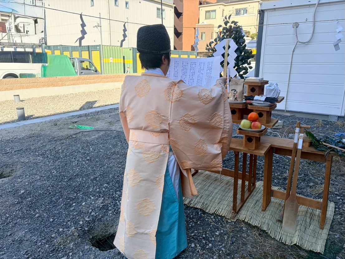 先日、鶴見区横堤2丁目全8区画
地鎮祭を執り行いました。
工事の安全と、お客様の末永い幸せを祈願いたしました⛩️✨
完成まで丁寧に進めてまいります!
#地鎮祭
#新築
#家づくり
#工事安全祈願
#鶴見区