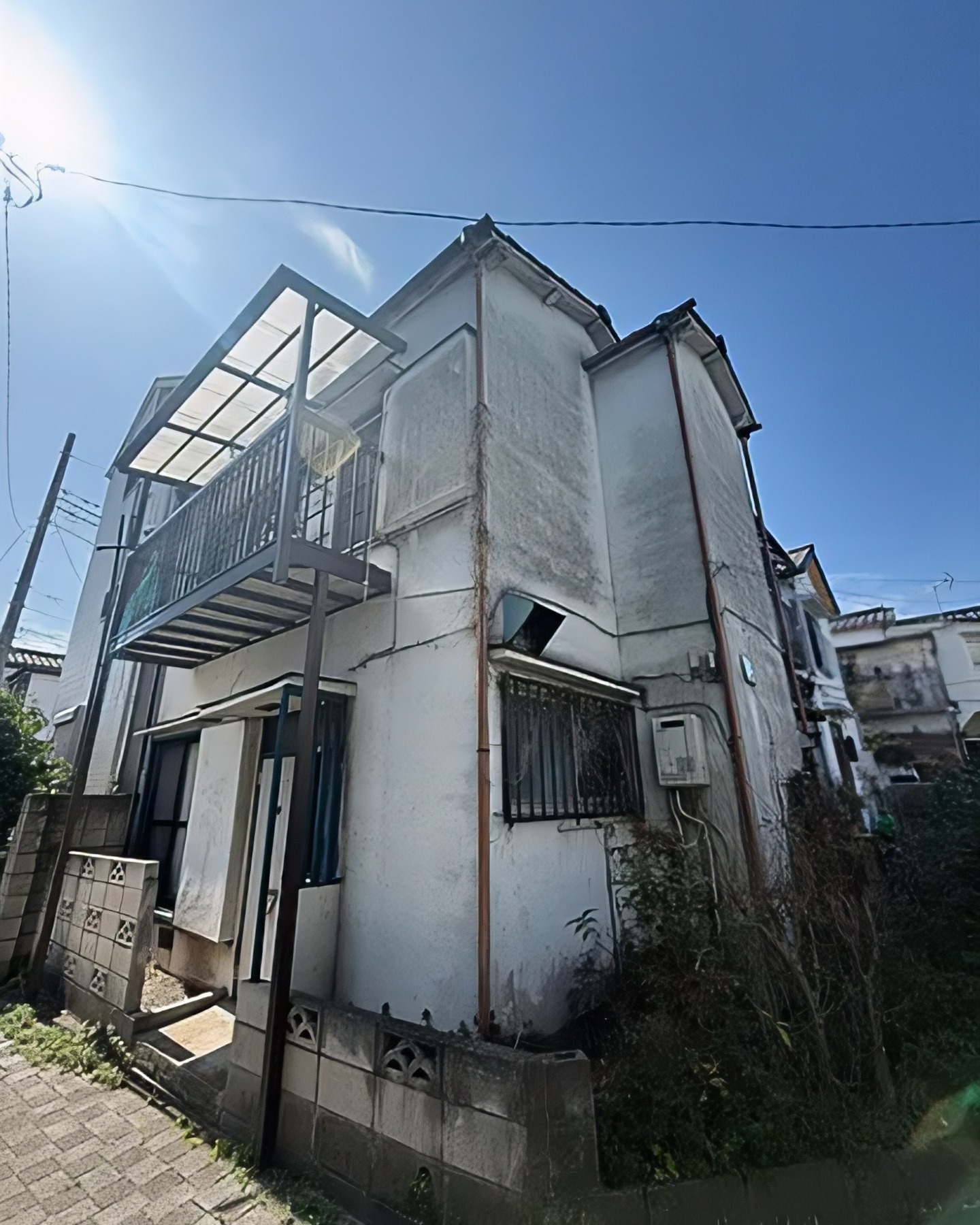 House for Sale – Adachi, Tokyo
Price
JPY 9,800,000 (Approx. USD 65,000)
Property Overview
Location
Chuo Honcho 4-Chome, Adachi-ku, Tokyo
Access
Umejima Station (Tobu Skytree Line) – 17 min walk
Gotanno Station (Tobu Skytree Line) – 18 min walk
Property Details
Property Type
Detached House
Layout
3K
Land Area
32.62 m²
Building Area
42.12 m²
Structure
Wooden, 2-story
Year Built
1971
Important Note
⚠ This property does NOT meet road access requirements, therefore:
Rebuilding is NOT permitted.
(This is why the price is low.)
Condition
Vacant
Immediate viewing available
Renovation required
Investment Potential
After renovation, this property can be used for:
Long-term rental
Monthly rental
Airbnb (subject to local regulations)
Estimated Airbnb Income (After Renovation)
Nightly rate: JPY 18,000 – 22,000
Annual revenue: Approx. JPY 3,000,000 – 3,800,000
(USD 20,000 – 25,000 / year)
One-Stop Support – BESSO TO GO
We provide full service:
Property purchase
Renovation
Airbnb license application
Interior setup
Property management
Guest communication
You can buy property in Japan and operate Airbnb without living in Japan.
Tokyo house for sale – $65,000
Low price entry property in Tokyo.
After renovation, suitable for Airbnb or rental investment.
We provide full support for purchase, renovation, licensing and management in Japan.
Contact us for details.
#asakusa #tokyotokyo #minpaku #akiya #tokyoairbnb #akihabara #ueno