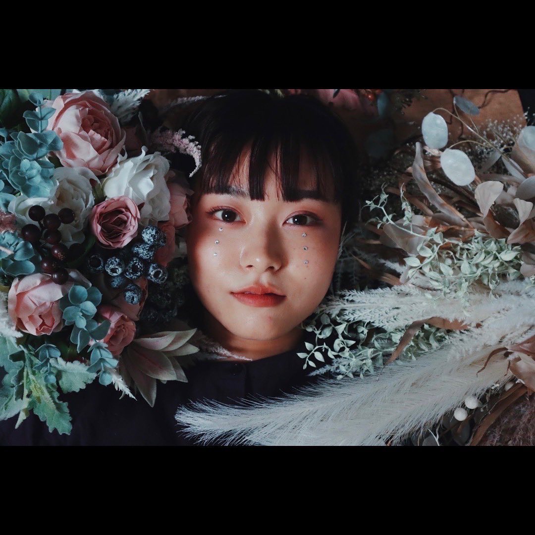 雑貨ショップPenguin Knowsのウエディングブーケを使ってPhoto studio MASHPOTで撮影していただきました!素敵な写真で感動しました!<br>撮影者:さらさん(@smsm80888)<br>モデルさんもありがとうございました!<br>#雑貨 #フラワーアレンジメント #アーティフィシャル #ワークショップ #ペンギンノウズ #PenguinKnows #大阪 #箕面 #osaka #mino