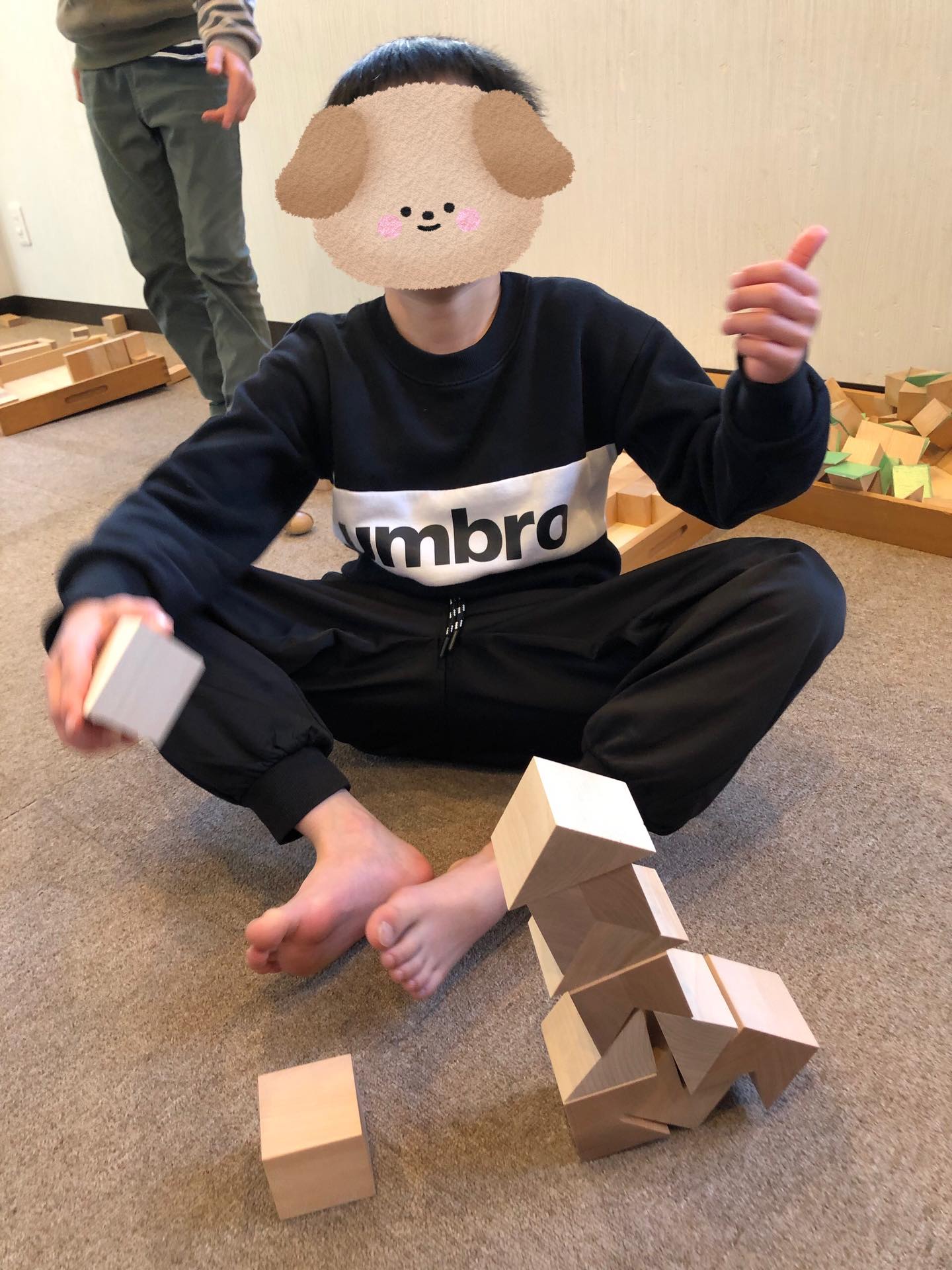 〜積み木遊び〜
お子さん達は自分の発想で先生やお友達と一緒にさまざまな積み方で形を作って楽しんでいました!!
#ペンギンのあしあと
#放課後デイサービス
#積み木
#童具館
#創造