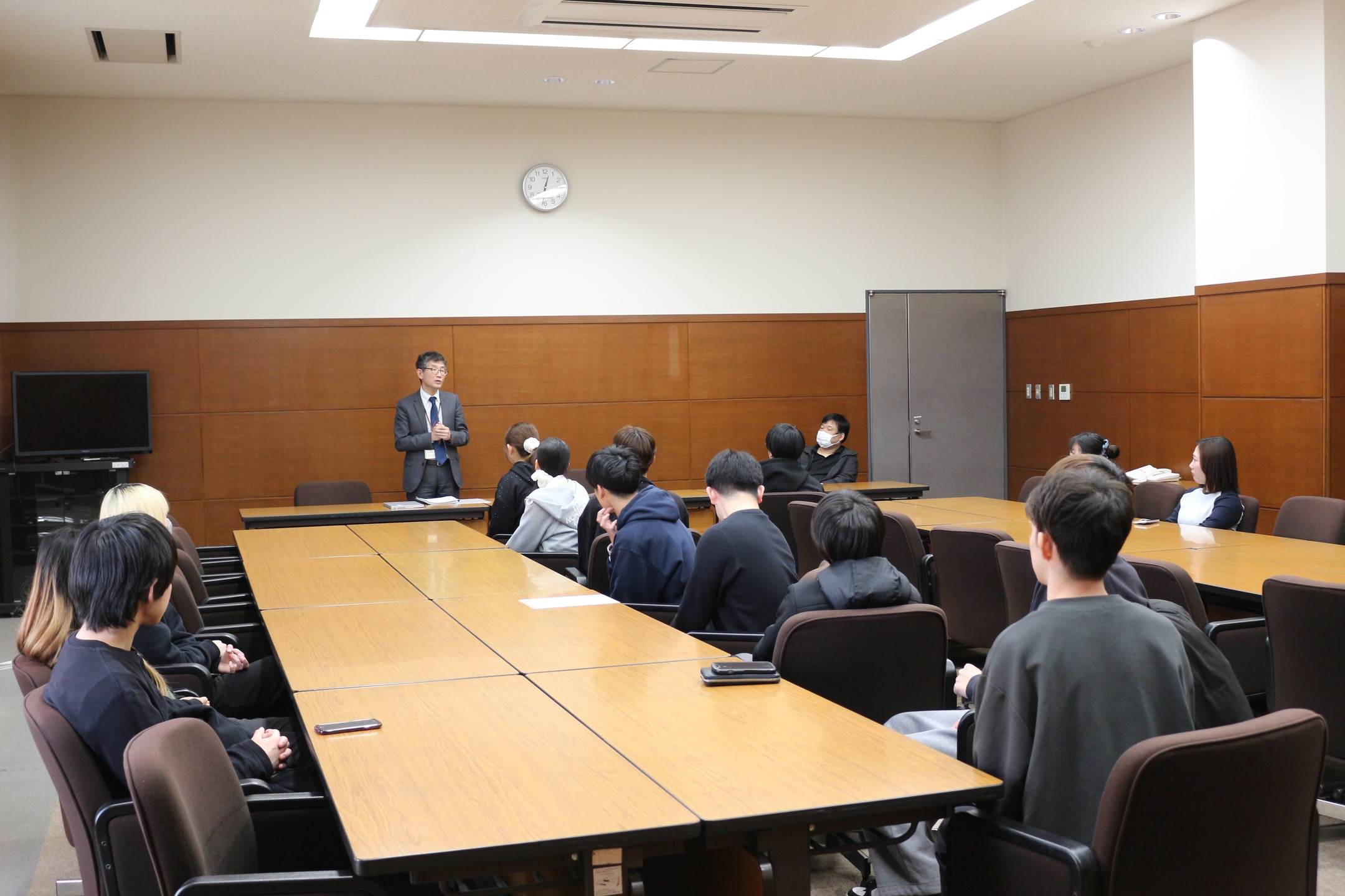 【清和大学】
2026年度オープンキャンパススタッフの集まりがあり、新一年生含めて自己紹介がありました。
#清和大学 #オープンキャンパス #学生生活 #大学生 #新入生 #一年生 #kisarazu #木更津市