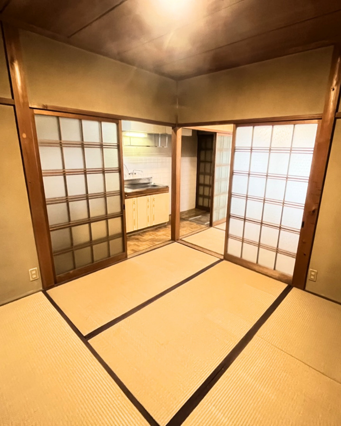 House for Sale – Shimogyo, Kyoto
*Price*
JPY 7,800,000 (Approx. USD 50,000)
*Property Overview*
*Location*
64 Umekoji Honmachi, Shimogyo Ward, Kyoto
*Access*
Nishioji Station (JR Tokaido Line) – 9min walk
*Property Details*
Property Type: Detached House
Land Area: 35.53 m²
Building Area: 57.17 m²
Structure: Wooden, 2-story
Year Built: Unknown
*Key Features*
• Located in an area benefiting from Kyoto’s strong Airbnb demand
• Affordable entry price in Kyoto
• Great potential for renovation
• Located in a quiet residential area
• Potential for Airbnb or guesthouse use (subject to permits and regulations)
*Land & Zoning*
Land Ownership: Freehold
City Planning: Urbanized Area
Zoning: Quasi-Industrial Zone
Building Coverage Ratio (BCR): 60%
Floor Area Ratio (FAR): 200%
*Road Access*
Front Road: Private road, approx. 2.8 m wide (west-facing)
Frontage: Approx. 4.4 m
*Additional Details*
Private Road Burden: Approx. 21 m²
Setback: Approx. 2.70 m²
Land Type: Residential Land
*Condition*
Vacant
Immediate handover available
*Utilities*
Electricity / Water / Sewer / City Gas
*Other Notes*
• No parking space
• Includes an auxiliary structure (toilet, approx. 0.82 m², year built unknown)