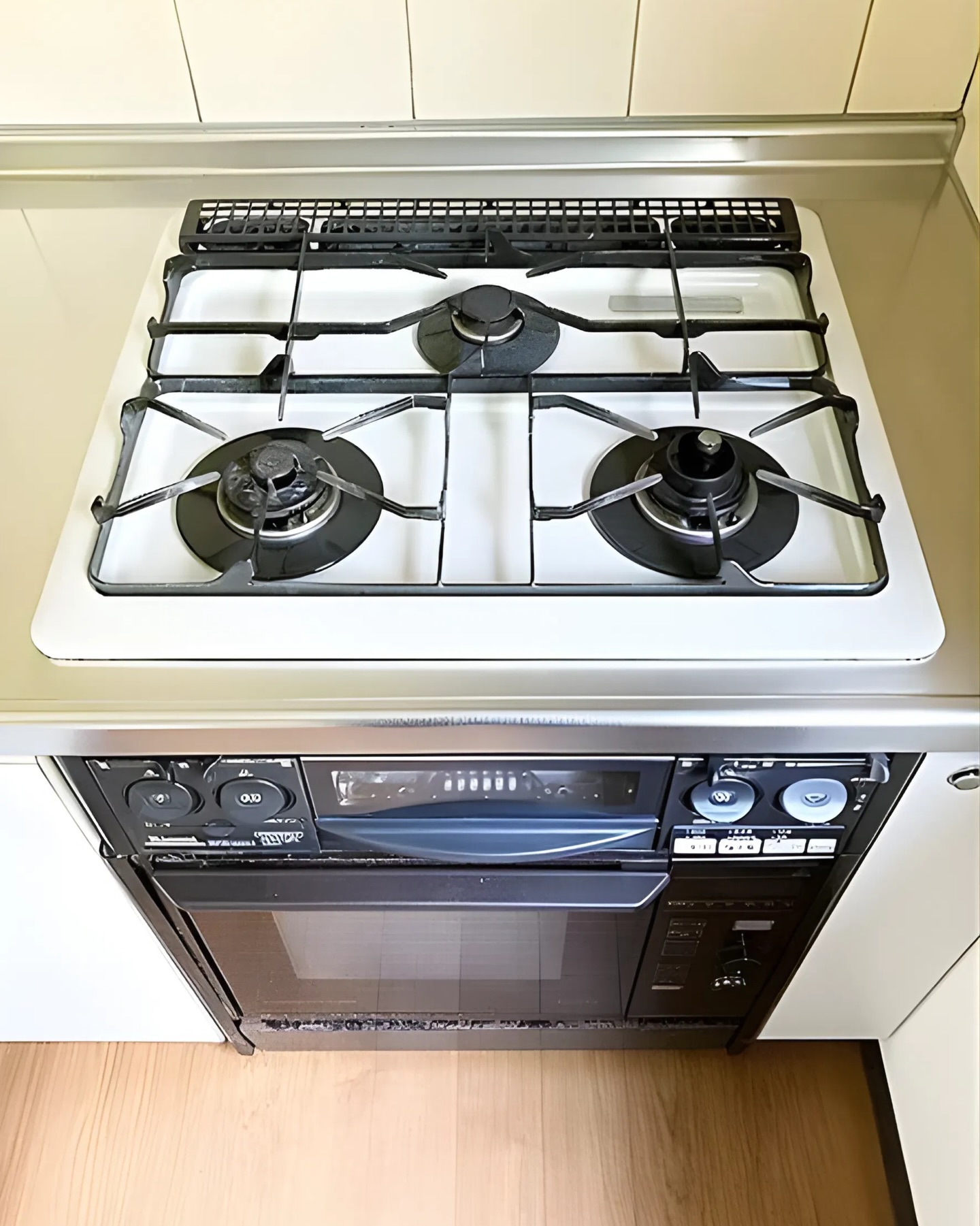 Tokyo Terraced House | Affordable City Investment
Perfect as a private residence or rental investment,
this compact terrace house is located in a quiet residential area in Tokyo.
🏠House for Sale - Minamikasai, Tokyo
💰Price
JPY 16,800,000 (Approx. USD 106,000)
Property Overview
📍Location
Minamikasai 6-chome, Edogawa-ku, Tokyo
🚉Access
Kasai-Rinkai Koen Station (JR Keiyo Line)
approx. 10 min by bus + 23 min walk
Kasai Station (Tokyo Metro Tozai Line)
approx. 23 min by bus + 25 min walk
✅Property Details
Property Type: Terraced House
Layout: 3LDK
Land Area: 46.65 m
Building Area: 69.96 m
Structure: Wooden, 2-story
Year Built: July 1984
🔑Key Features
・Affordable entry price within Tokyo
・Functional 3LDK layout
・Located in a quiet residential neighborhood
・Close to a major theme park resort area
・Strong potential for long-term rental or short-stay demand
🗺️Land & Zoning
Land Ownership: Freehold
Zoning: Category I Residential Zone
City Planning: Urbanized Area
Building Coverage Ratio (BCR): 60%
Floor Area Ratio (FAR): 300%
🚗Road Access
Front Road: South, approx. 2 m private road
Frontage: approx. 6 m
Private Road Burden: 8.94 m
💡Other Notes
No parking
Located in a quasi fire prevention area