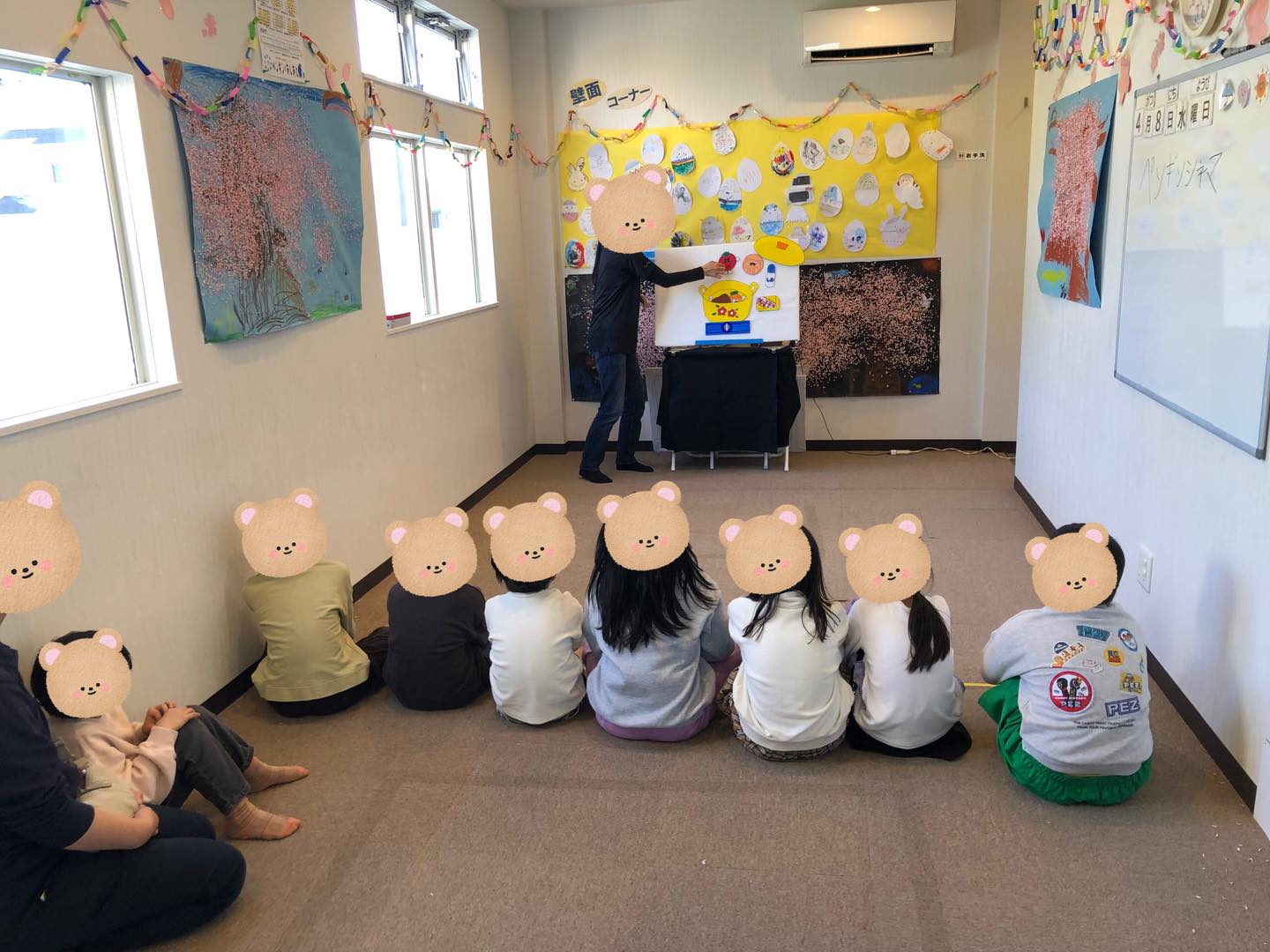 〜パネルシアター鑑賞会〜
みんなでパネルシアターを見ました!
お子さんがそれをペンギンシネマと命名してくれて、看板も書いてくれました!!
歌を一緒に歌ったり、リアクションして楽しんでいました。
#ペンギンのあしあと
#放課後等デイサービス
#イベント