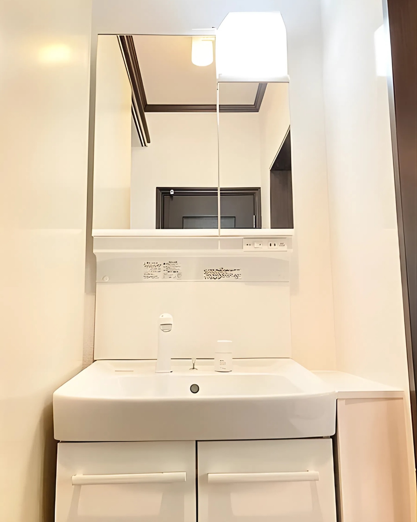 Tokyo Terraced House | Affordable City Investment
Perfect as a private residence or rental investment,
this compact terrace house is located in a quiet residential area in Tokyo.
🏠House for Sale - Minamikasai, Tokyo
💰Price
JPY 16,800,000 (Approx. USD 106,000)
Property Overview
📍Location
Minamikasai 6-chome, Edogawa-ku, Tokyo
🚉Access
Kasai-Rinkai Koen Station (JR Keiyo Line)
approx. 10 min by bus + 23 min walk
Kasai Station (Tokyo Metro Tozai Line)
approx. 23 min by bus + 25 min walk
✅Property Details
Property Type: Terraced House
Layout: 3LDK
Land Area: 46.65 m
Building Area: 69.96 m
Structure: Wooden, 2-story
Year Built: July 1984
🔑Key Features
・Affordable entry price within Tokyo
・Functional 3LDK layout
・Located in a quiet residential neighborhood
・Close to a major theme park resort area
・Strong potential for long-term rental or short-stay demand
🗺️Land & Zoning
Land Ownership: Freehold
Zoning: Category I Residential Zone
City Planning: Urbanized Area
Building Coverage Ratio (BCR): 60%
Floor Area Ratio (FAR): 300%
🚗Road Access
Front Road: South, approx. 2 m private road
Frontage: approx. 6 m
Private Road Burden: 8.94 m
💡Other Notes
No parking
Located in a quasi fire prevention area
