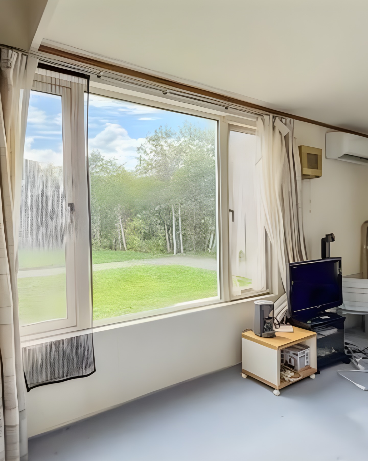 Niseko Retreat | Onsen × Ski Lifestyle Investment 🇯🇵
Perfect as a private holiday home or Airbnb investment,
this cozy property is located in one of Japan’s most sought-after resort areas.
🏡House for Sale – Niseko, Hokkaido
💰Price
JPY 20,800,000 (Approx. USD 130,000)
・Property Overview
📍Location
Niseko, Niseko Town, Abuta District, Hokkaido
🚊Access
Kombu Station (JR Hakodate Main Line) – approx. 4.2 km
☑Property Details
Property Type: Detached House
Layout: 1LDK
Land Area: 266.29 m²
Building Area: 57.96 m²
Structure: Wooden, 2-story
Year Built: November 1985
🔑Key Features
• Close to major ski resorts and onsen
• Ideal for vacation home or Airbnb use
• Spacious land with natural surroundings
• Located in a popular international resort area
Nearby:
• Kogane Onsen – approx. 2 min drive (1 km)
• Niseko Moiwa Ski Resort – approx. 8 min drive (8.3 km)
• Niseko Annupuri Ski Area – approx. 8 min drive (6.3 km)
🗺Land & Zoning
Land Ownership: Freehold
Building Coverage Ratio (BCR): 70%
Floor Area Ratio (FAR): 400%
🚙Road Access
Front Road: North 8 m / West 8 m
Frontage: North approx. 12.9 m / West approx. 13 m
Private Road Burden: None
💰Costs
Onsen Fee: JPY 6,000 / month
Snow Removal Fee (2025): JPY 44,000 / year
Property Management Fee: JPY 6,000 / month
Other Notes
• Subject to Niseko landscape regulations