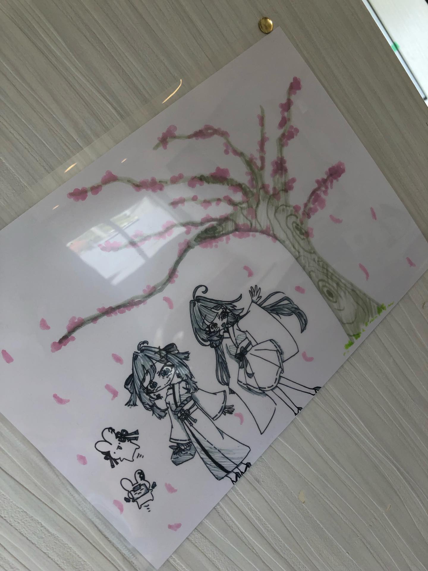 〜桜ふぶきの壁面作り〜
みんなで絵を描いて、そこに桜の花びらをたくさんのせてもりもりに!とっても素敵な作品が出来上がりました✨
みんなで大きな作品を作るのも達成感があって良いですね✨
#療育
#ペンギンのあしあと
#童具館
#壁面作り