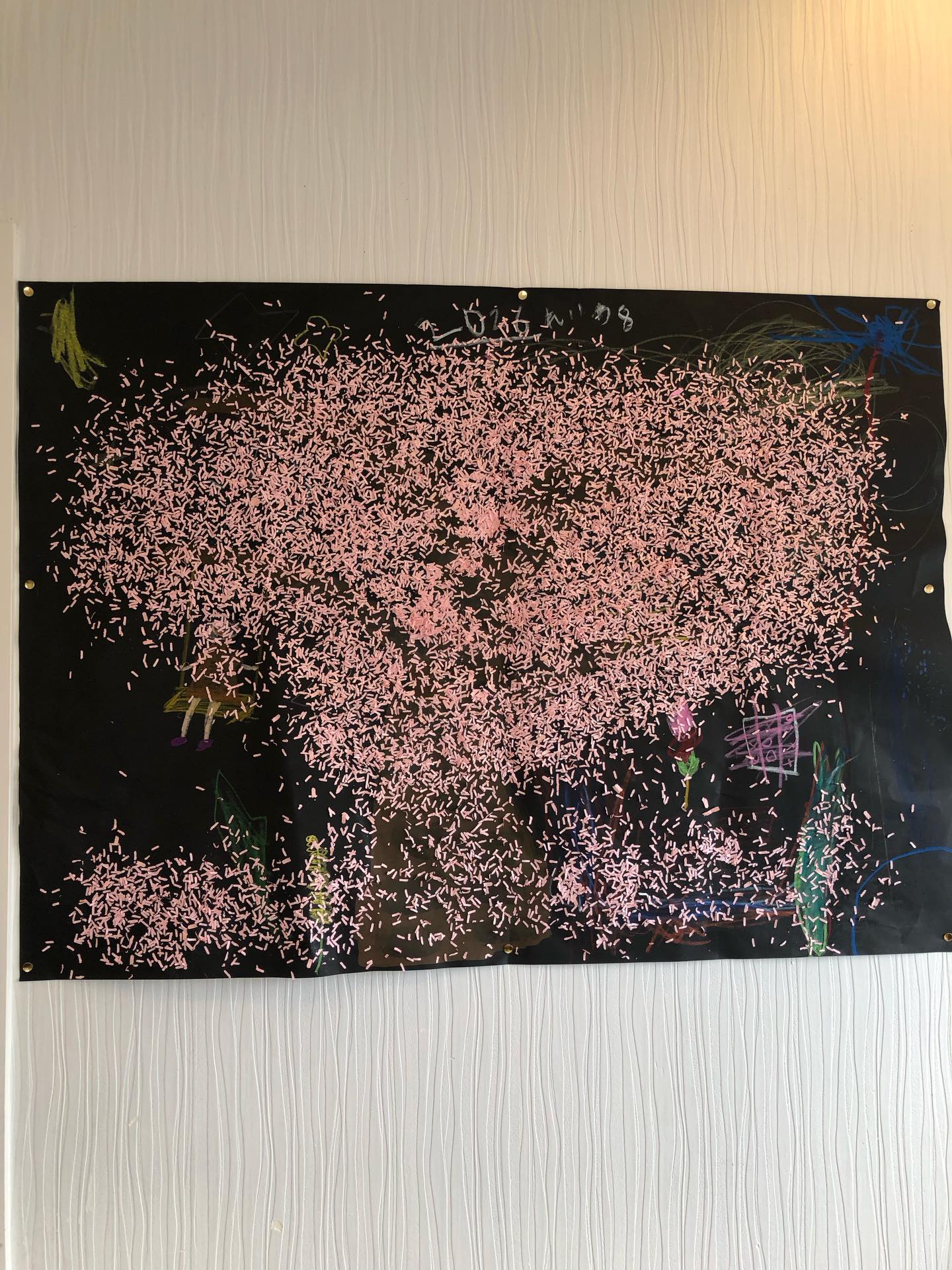 〜桜ふぶきの壁面作り〜
みんなで絵を描いて、そこに桜の花びらをたくさんのせてもりもりに!とっても素敵な作品が出来上がりました✨
みんなで大きな作品を作るのも達成感があって良いですね✨
#療育
#ペンギンのあしあと
#童具館
#壁面作り