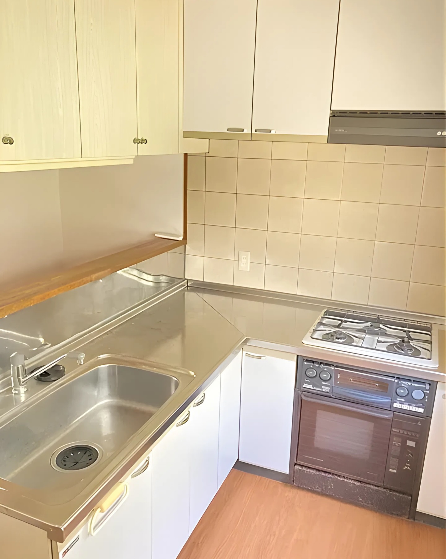 Tokyo Terraced House | Affordable City Investment
Perfect as a private residence or rental investment,
this compact terrace house is located in a quiet residential area in Tokyo.
🏠House for Sale - Minamikasai, Tokyo
💰Price
JPY 16,800,000 (Approx. USD 106,000)
Property Overview
📍Location
Minamikasai 6-chome, Edogawa-ku, Tokyo
🚉Access
Kasai-Rinkai Koen Station (JR Keiyo Line)
approx. 10 min by bus + 23 min walk
Kasai Station (Tokyo Metro Tozai Line)
approx. 23 min by bus + 25 min walk
✅Property Details
Property Type: Terraced House
Layout: 3LDK
Land Area: 46.65 m
Building Area: 69.96 m
Structure: Wooden, 2-story
Year Built: July 1984
🔑Key Features
・Affordable entry price within Tokyo
・Functional 3LDK layout
・Located in a quiet residential neighborhood
・Close to a major theme park resort area
・Strong potential for long-term rental or short-stay demand
🗺️Land & Zoning
Land Ownership: Freehold
Zoning: Category I Residential Zone
City Planning: Urbanized Area
Building Coverage Ratio (BCR): 60%
Floor Area Ratio (FAR): 300%
🚗Road Access
Front Road: South, approx. 2 m private road
Frontage: approx. 6 m
Private Road Burden: 8.94 m
💡Other Notes
No parking
Located in a quasi fire prevention area