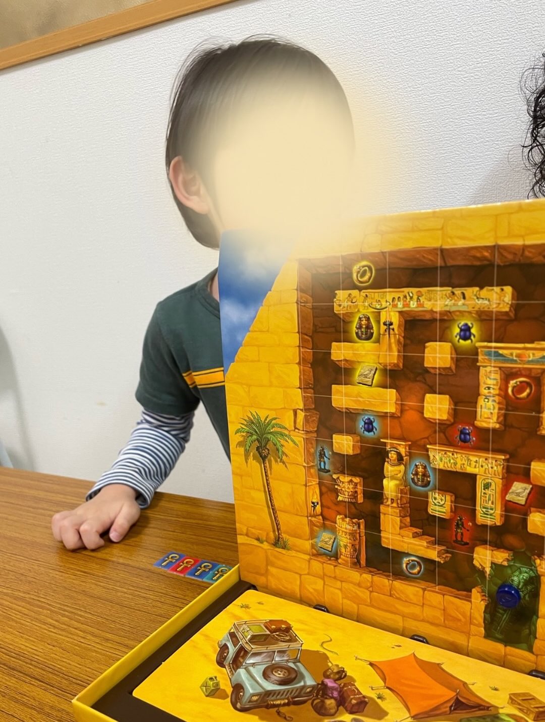🎲 呪いのミイラ 🎲
こんにちは!よりみちです🦉
今日は、ボードゲームの紹介です!
「呪いのミイラ」
探検家とミイラに分かれて、
お宝を取りに行く、阻止する・捕まえる
ドキドキの対戦ゲームです✨
磁石がくっつくボードを立てて使い、
その磁石でミイラの位置が分かる
おもしろい仕組みも特徴です☺️
#札幌市放課後等デイサービス
#札幌市児童発達支援
#放課後等デイサービス
#児童発達支援
#ボードゲーム