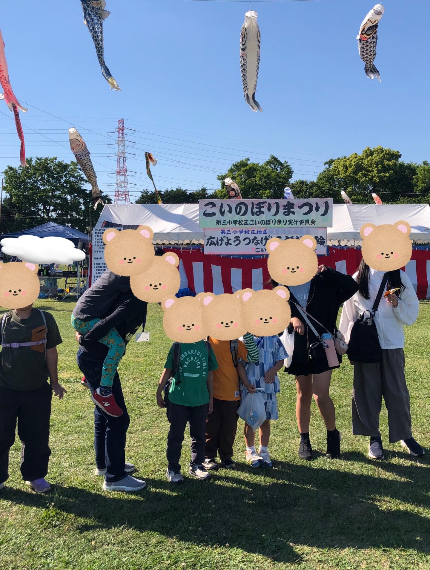 〜お買い物・こいのぼりイベント〜
祝日イベントで、駄菓子屋さんにお買い物に行き、みんなでこいのぼりを見てきました!!
とても良い天気で、こいのぼりもパタパタと空を泳いでいてとても綺麗ですね!!
#ペンギンのあしあと
#祝日イベント
#放課後デイサービス