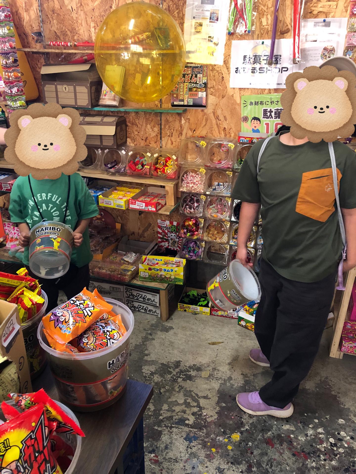〜お買い物・こいのぼりイベント〜
祝日イベントで、駄菓子屋さんにお買い物に行き、みんなでこいのぼりを見てきました!!
とても良い天気で、こいのぼりもパタパタと空を泳いでいてとても綺麗ですね!!
#ペンギンのあしあと
#祝日イベント
#放課後デイサービス
