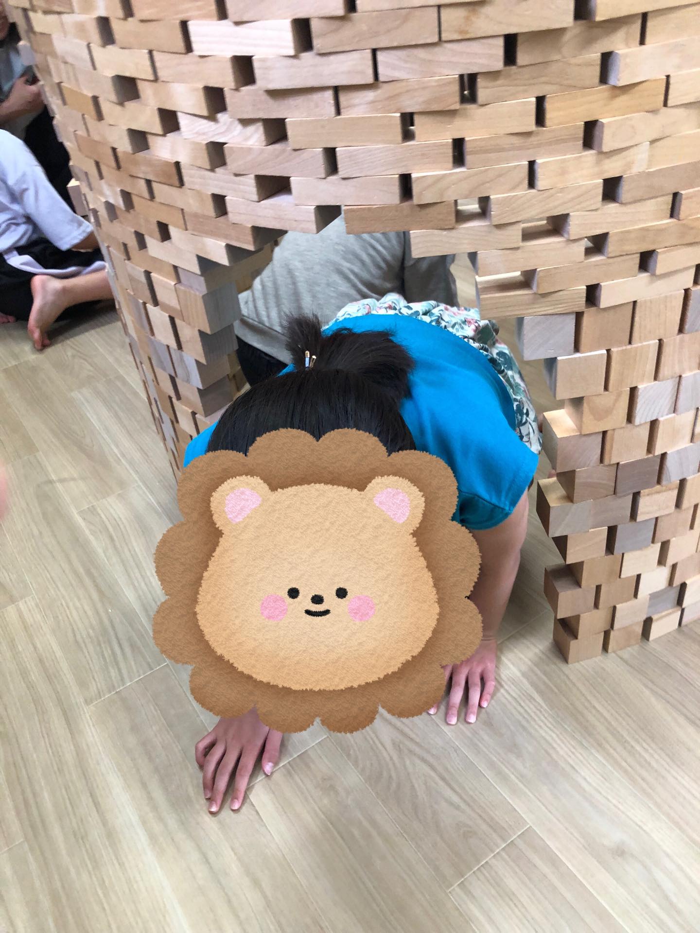 〜積み木の日イベント〜
つみきの日の午後の部の様子です!
円筒タワーを作りその中にみんなで入ってみました!!
自分よりも大きな積み木のトンネルにみんな大興奮!
お友達と一緒にはいってみたり、外から覗いて見たりしながらたのしんでいました✨
崩した後もまた新しいつみきの作品を作っていて、想像力豊かに楽しむことができました!!
#放課後デイサービス
#ペンギンのあしあと
#童具館
#つみきあそび