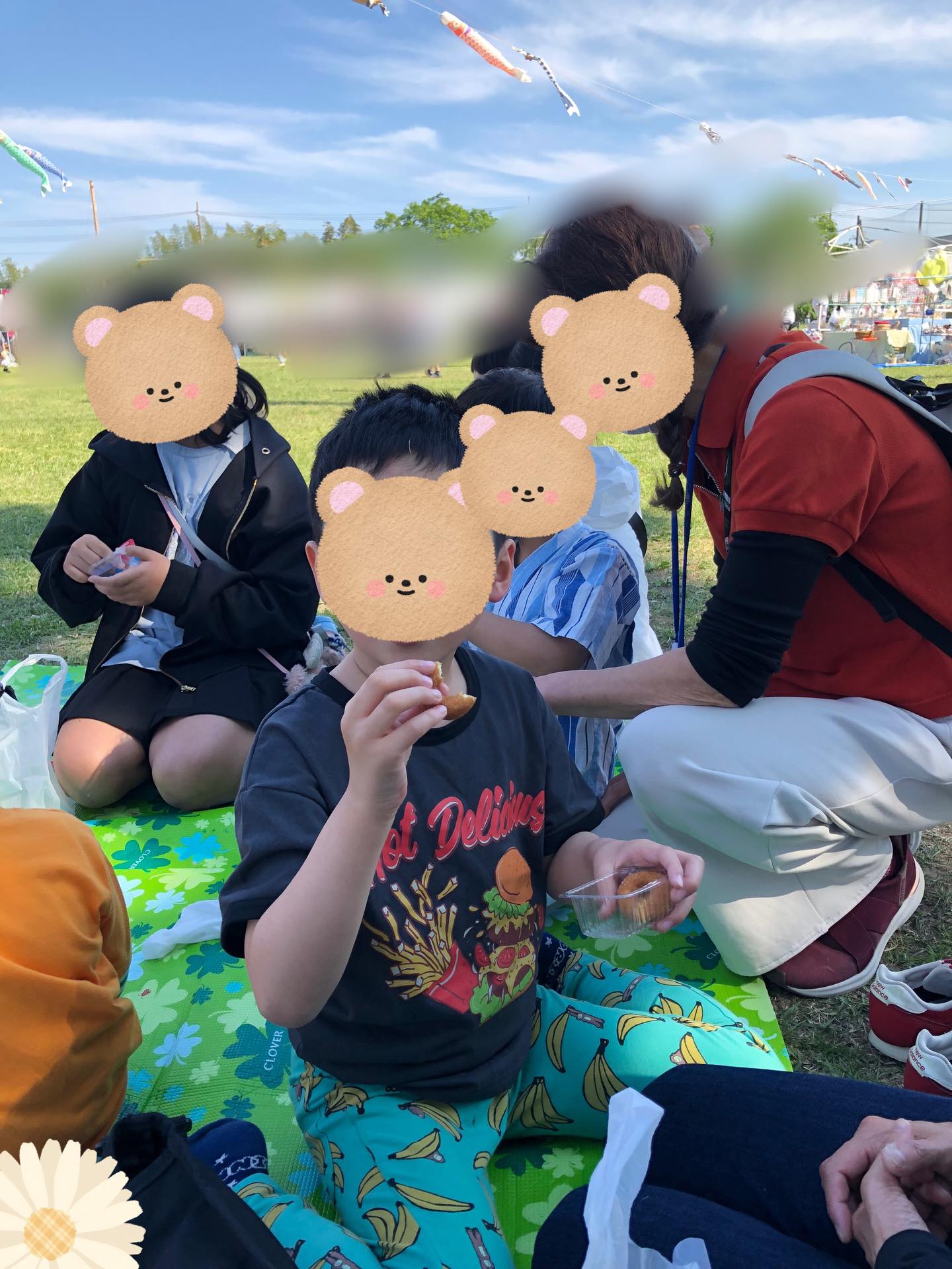〜お買い物・こいのぼりイベント〜
祝日イベントで、駄菓子屋さんにお買い物に行き、みんなでこいのぼりを見てきました!!
とても良い天気で、こいのぼりもパタパタと空を泳いでいてとても綺麗ですね!!
#ペンギンのあしあと
#祝日イベント
#放課後デイサービス