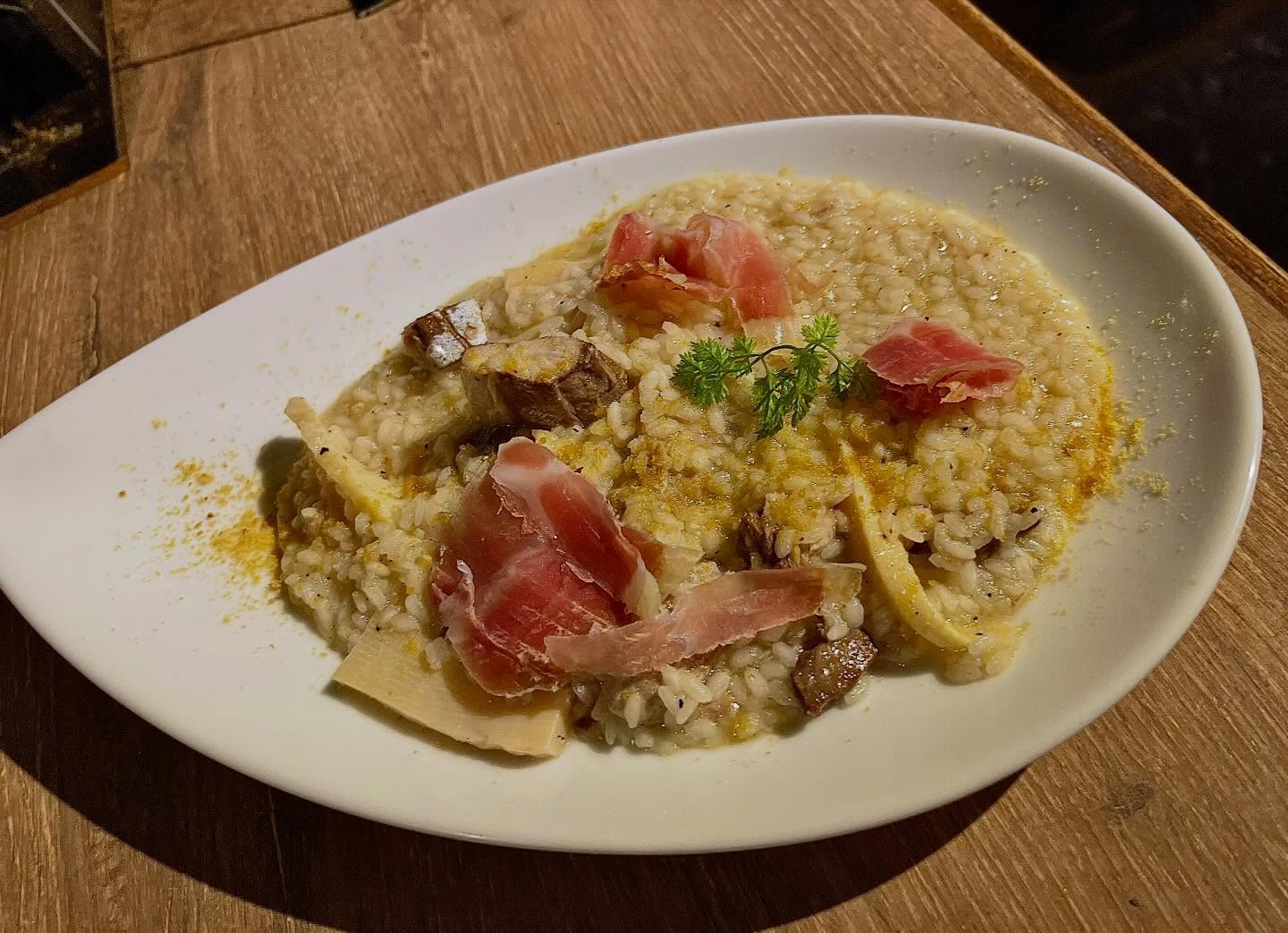#高崎ディナー #イタリアンバル #ワイン #パスタ #肉
鮮魚とタケノコのリゾット カラスミや生ハムとご一緒に