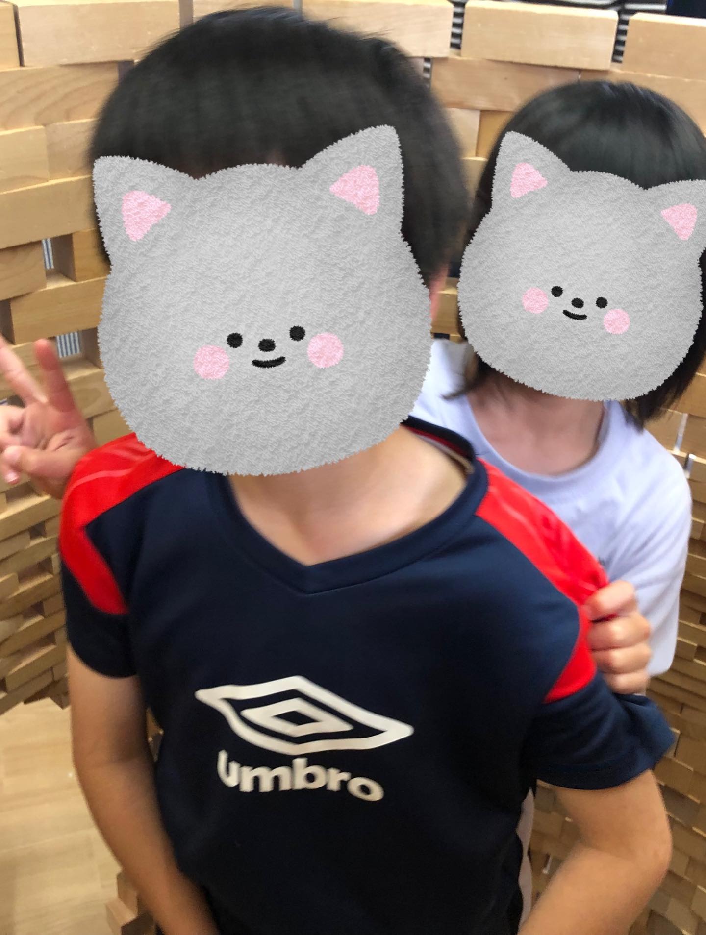 〜積み木の日イベント〜
つみきの日の午後の部の様子です!
円筒タワーを作りその中にみんなで入ってみました!!
自分よりも大きな積み木のトンネルにみんな大興奮!
お友達と一緒にはいってみたり、外から覗いて見たりしながらたのしんでいました✨
崩した後もまた新しいつみきの作品を作っていて、想像力豊かに楽しむことができました!!
#放課後デイサービス
#ペンギンのあしあと
#童具館
#つみきあそび