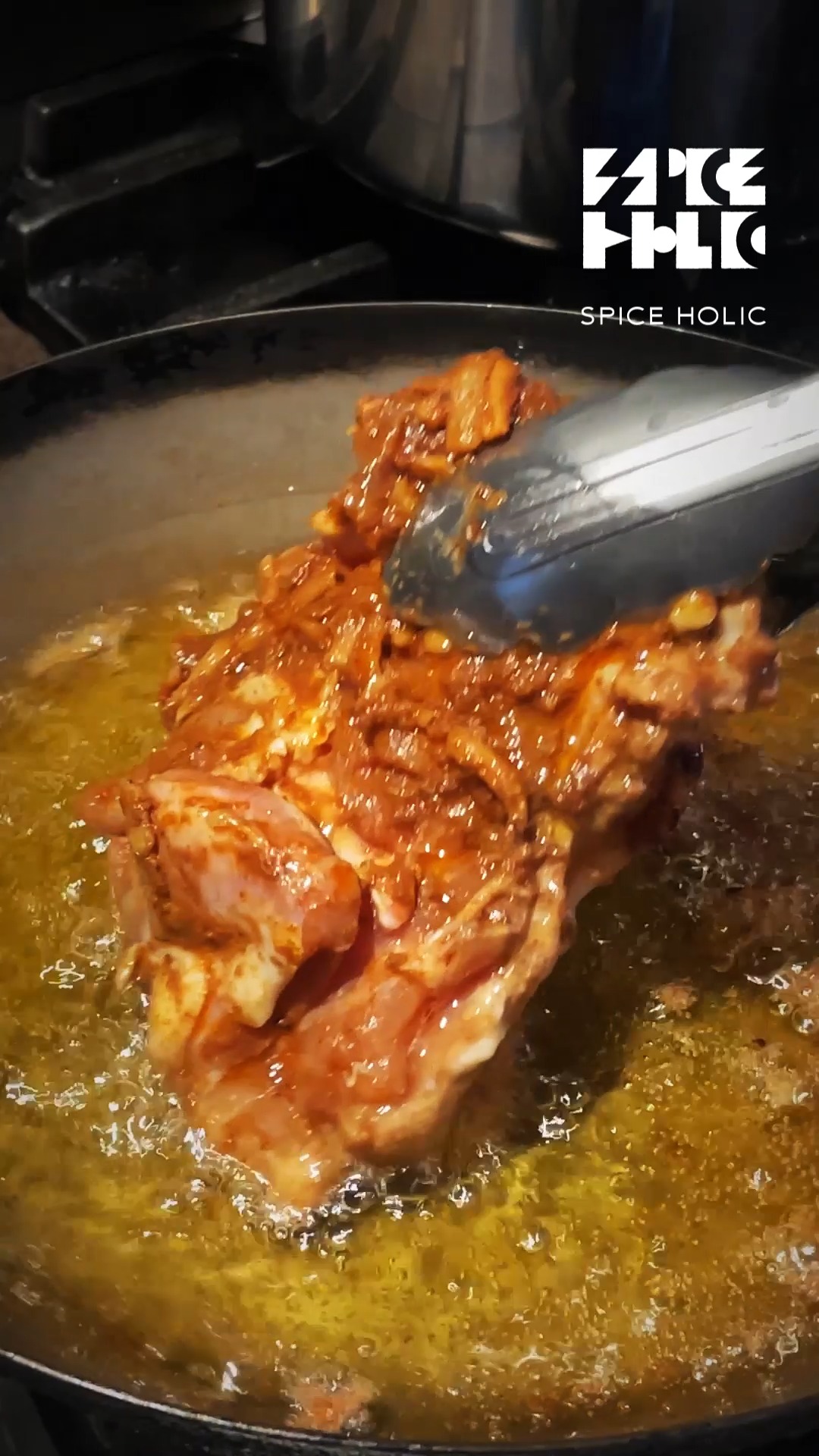 スパイスは、火で目を覚ます。
刻む。炒める。煮込む。混ぜる。
香りが立って、輪郭が決まって、最後は一皿になる。
仕込みから提供まで。
一皿が生まれる瞬間を。
.
【混雑時について】
13:30以降は、比較的ごゆっくりと
お召し上がりいただけます。
--------------
SPICE HOLIC(スパイスホリック)
Lunch/11:30-15:00(Lo14:30)
Dinner/18:00-21:00(Lo20:30)※予約可
(定休日はプロフィールに掲載)
Tel/075-744-6062
Access/地下鉄四条駅6番出口から徒歩5分
京都府京都市下京区骨屋町323 高辻三原ビル1F
(駐輪場有🚲)
Take Out/電話orご来店時にお伝え下さい
.
【Regarding Busy Times】
After 1:30 PM, you can generally enjoy your meal at a more leisurely pace.
--------------
SPICE HOLIC
Lunch/11:30 AM - 3:00 PM (Last Order 2:30 PM)
Dinner/6:00 PM - 9:00 PM (Last Order 8:30 PM) ※Reservations accepted
(Regular holidays listed in profile)
Tel/075-744-6062
Access/5-min walk from Exit 6 of Shijo Subway Station
1F Takatsuji Mihara Building, 323 Honeya-cho, Shimogyo-ku, Kyoto City, Kyoto Prefecture
(Bicycle parking available🚲)
Take Out/Please request