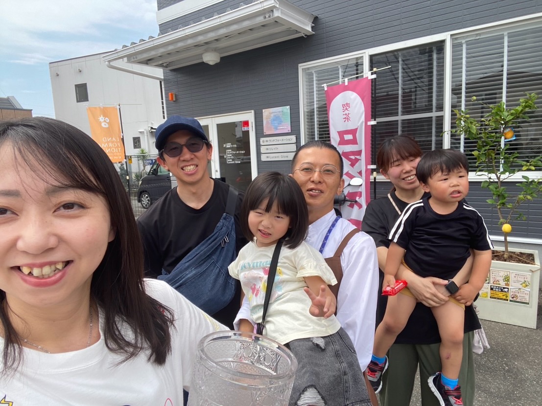 私の仲間が喫茶ロマンスに来てくれました😊
ありがとう🌻
透も来てくれたんだろうな
ありがとう
沢山注文してくれてありがとう
ロマンスがみんなの拠り所になればいいなぁ
喫茶ロマンスはお子様連れのお客様も楽しんで
頂けると空間を目指しております。
ぜひご来店お待ちしてます⭐️
#喫茶ロマンス
#喫茶
#熊本
#昭和レトロ
#キッズ