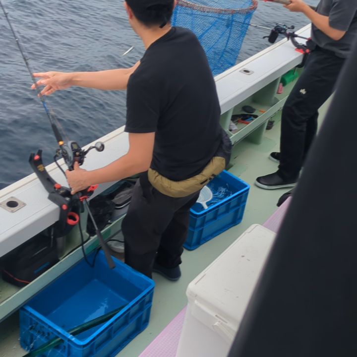 活きエサ便。
昼までなんとか持ちました🙇🏼🙇🏼😅
朝からアコウもいいサイズも混じり食いも良かったです⤴️⤴️
リリースもありがとうございます🙇🏼
アコウ25〜47センチ104匹
メバル7匹
ガシラ多数😅
#新幸丸
#活きエサ
#根魚
#アコウ
#キジハタ