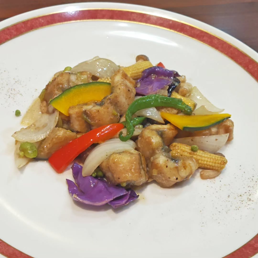 皆さんおはよございます
いやー暑いですね
夏バテ予防に鰻はいかがですか
天麩羅に、山椒炒め、炒飯も
新しい鰻の食べ方是非一度いらしてください
#中国菜館桂花
#奈良グルメ
#生駒グルメ
#夏バテ予防
#鰻