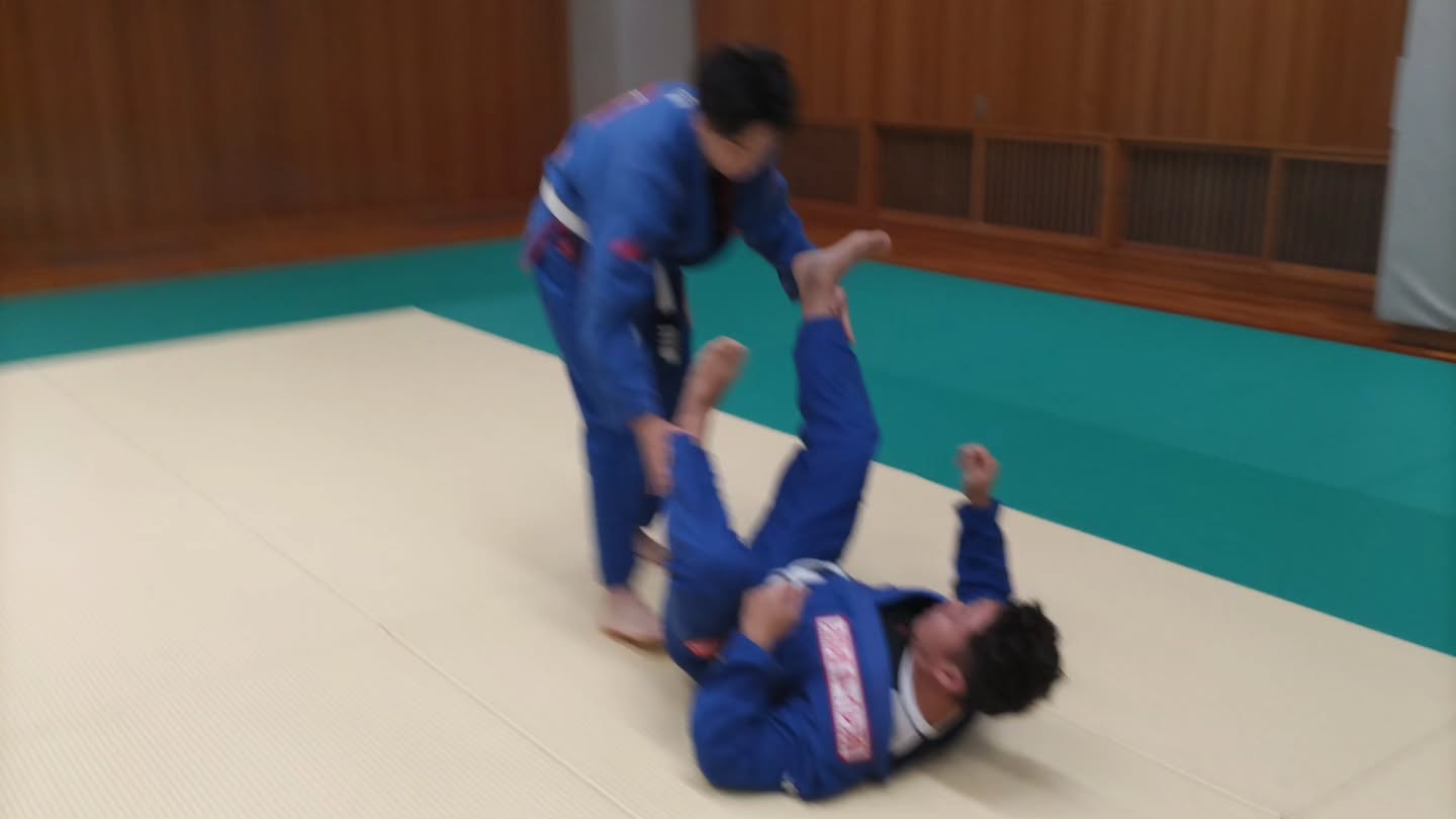 見学・無料体験のご予約はDMでも受け付けております♪
ウェブサイトのお問い合わせから送っていただいても大丈夫です。
見学か無料体験のどちらをご希望か、お名前、希望の日時をクラススケジュールご確認の上、送信してください。
グレイシーバッハ枚方大阪
📍ACCESS
573-0163
大阪府枚方市長尾元町5-8-1長尾元町NSビル3F
★JR長尾駅から徒歩8分!
★お車の方は近隣コインパーキングをご利用ください。
🌏WEBSITE
graciebarrahirakataosaka.com
#グレイシーバッハ
#グレイシーバッハ枚方大阪
#ブラジリアン柔術
#格闘技ジム
#枚方
graciebarrajapan
brazilianjiujitsu