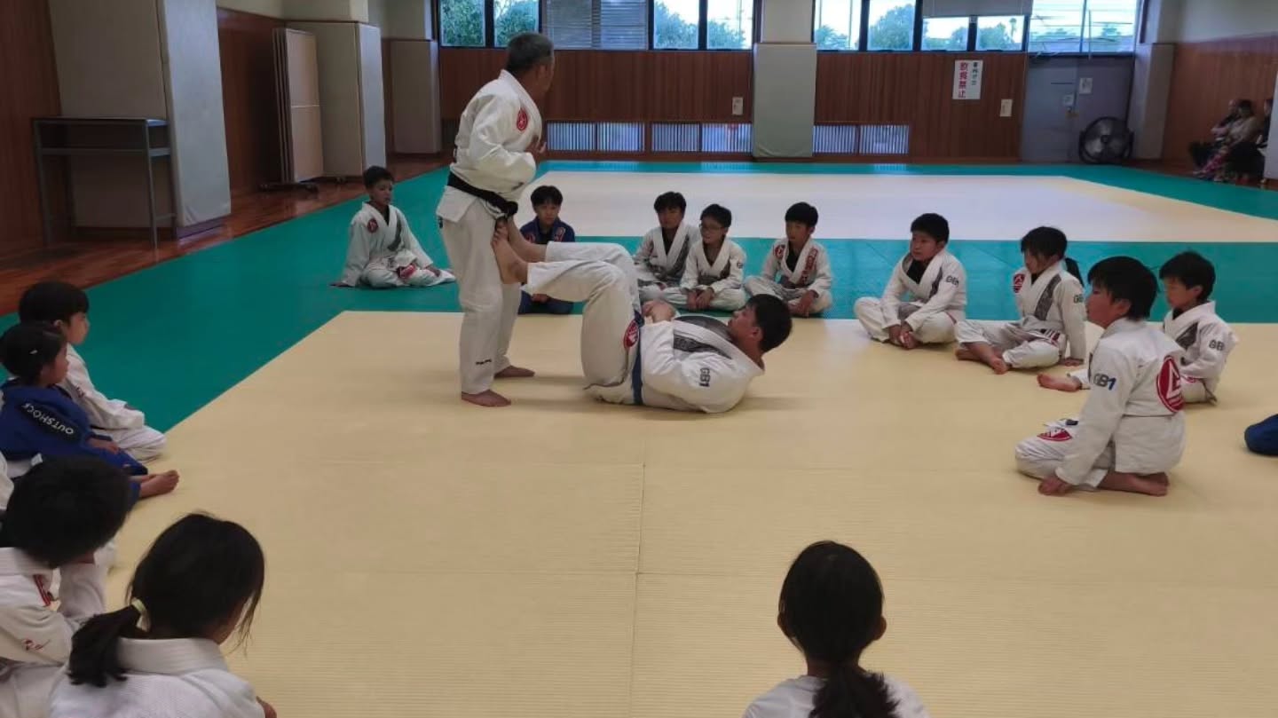 見学・無料体験のご予約はDMでも受け付けております♪
ウェブサイトのお問い合わせから送っていただいても大丈夫です。
見学か無料体験のどちらをご希望か、お名前、希望の日時をクラススケジュールご確認の上、送信してください。
グレイシーバッハ枚方大阪
📍ACCESS
573-0163
大阪府枚方市長尾元町5-8-1長尾元町NSビル3F
★JR長尾駅から徒歩8分!
★お車の方は近隣コインパーキングをご利用ください。
🌏WEBSITE
graciebarrahirakataosaka.com
#グレイシーバッハ
#グレイシーバッハ枚方大阪
#ブラジリアン柔術
#格闘技ジム
#枚方
graciebarrajapan
brazilianjiujitsu