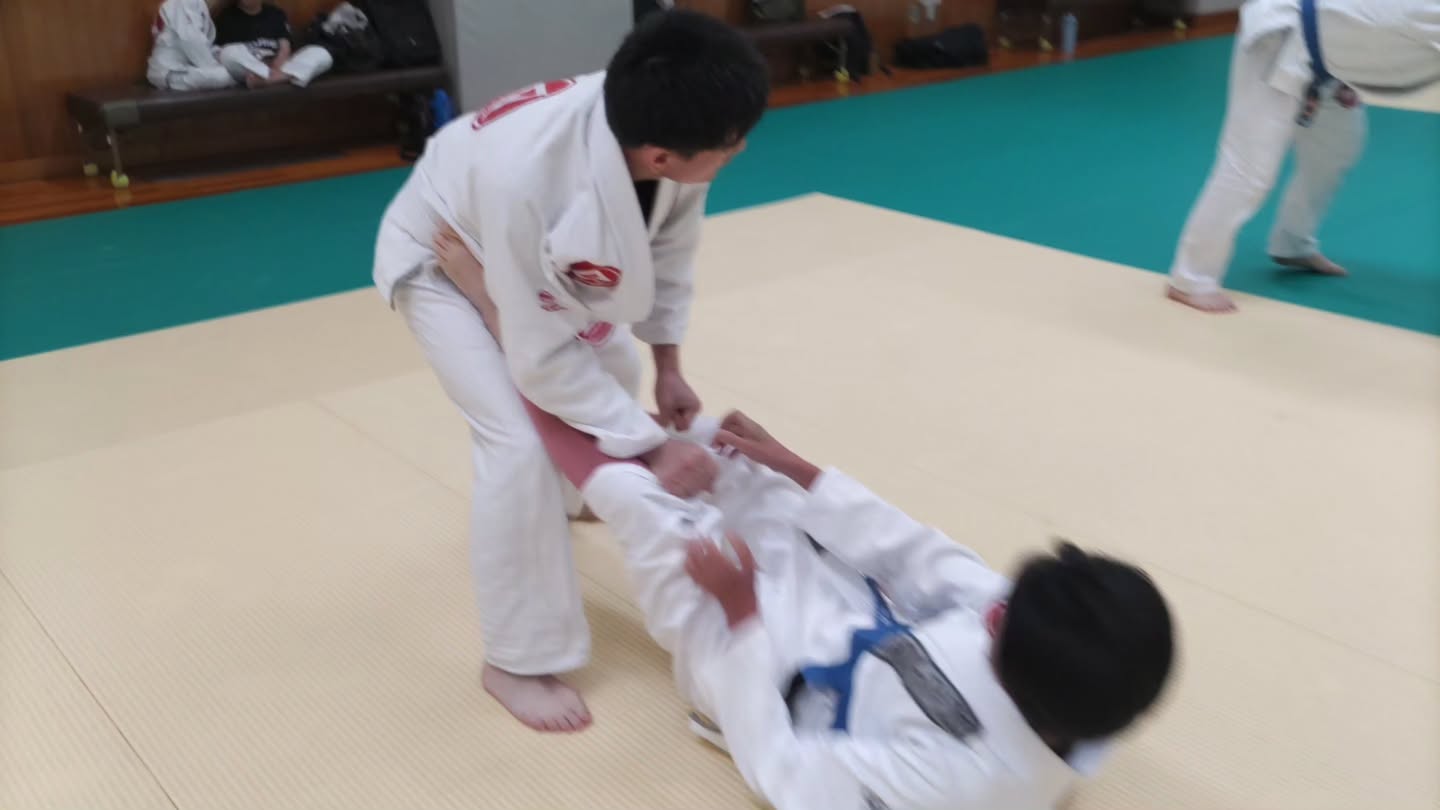 見学・無料体験のご予約はDMでも受け付けております♪
ウェブサイトのお問い合わせから送っていただいても大丈夫です。
見学か無料体験のどちらをご希望か、お名前、希望の日時をクラススケジュールご確認の上、送信してください。
グレイシーバッハ枚方大阪
📍ACCESS
573-0163
大阪府枚方市長尾元町5-8-1長尾元町NSビル3F
★JR長尾駅から徒歩8分!
★お車の方は近隣コインパーキングをご利用ください。
🌏WEBSITE
graciebarrahirakataosaka.com
#グレイシーバッハ
#グレイシーバッハ枚方大阪
#ブラジリアン柔術
#格闘技ジム
#枚方
graciebarrajapan
brazilianjiujitsu