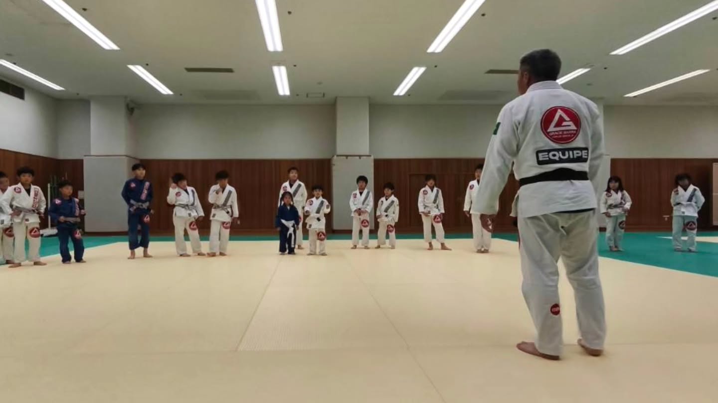 見学・無料体験のご予約はDMでも受け付けております♪
ウェブサイトのお問い合わせから送っていただいても大丈夫です。
見学か無料体験のどちらをご希望か、お名前、希望の日時をクラススケジュールご確認の上、送信してください。
グレイシーバッハ枚方大阪
📍ACCESS
573-0163
大阪府枚方市長尾元町5-8-1長尾元町NSビル3F
★JR長尾駅から徒歩8分!
★お車の方は近隣コインパーキングをご利用ください。
🌏WEBSITE
graciebarrahirakataosaka.com
#グレイシーバッハ
#グレイシーバッハ枚方大阪
#ブラジリアン柔術
#格闘技ジム
#枚方
graciebarrajapan
brazilianjiujitsu